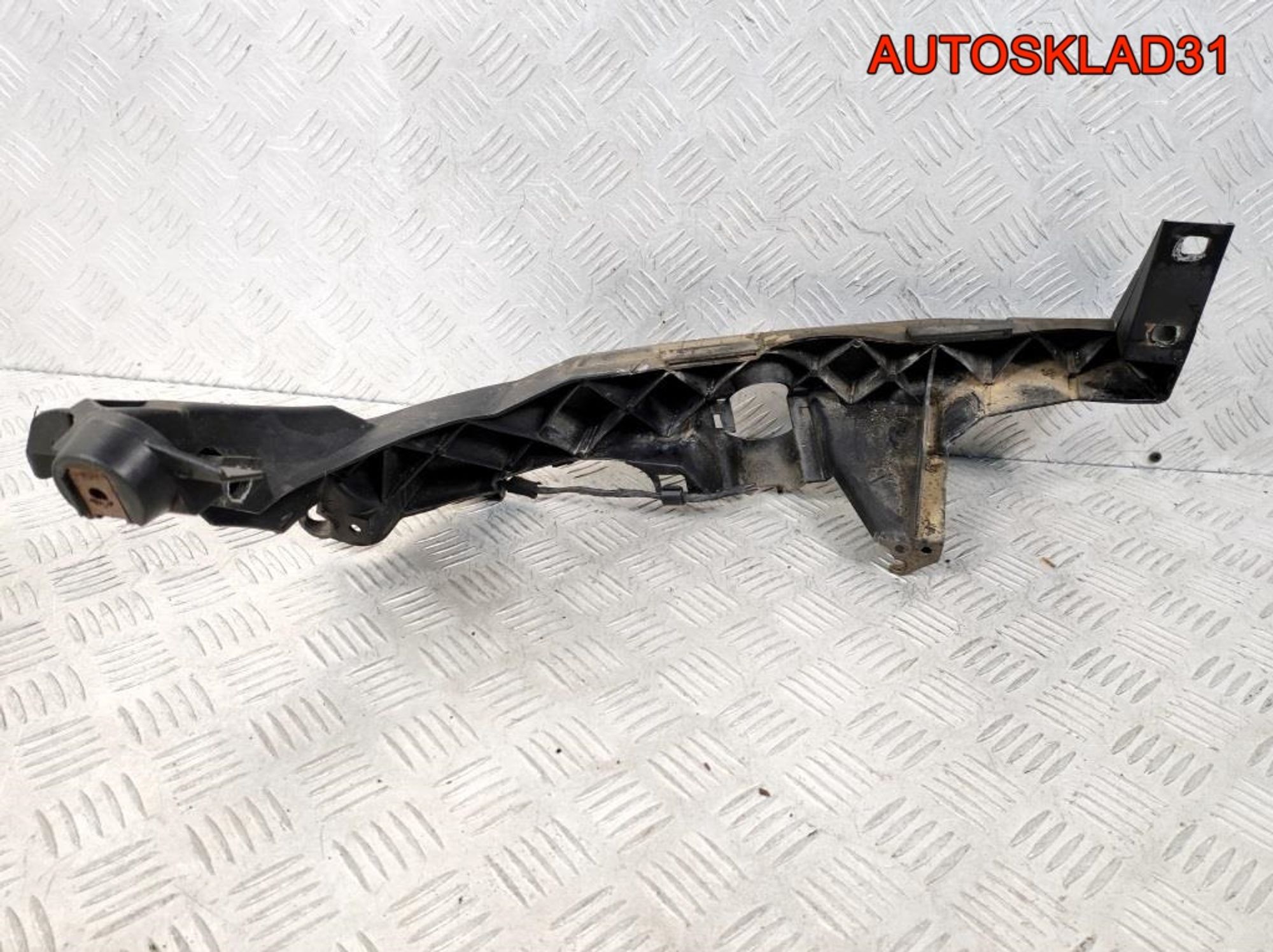 Кронштейн фар левый BMW E90 51117116707, 1400 рублей, Дубовое