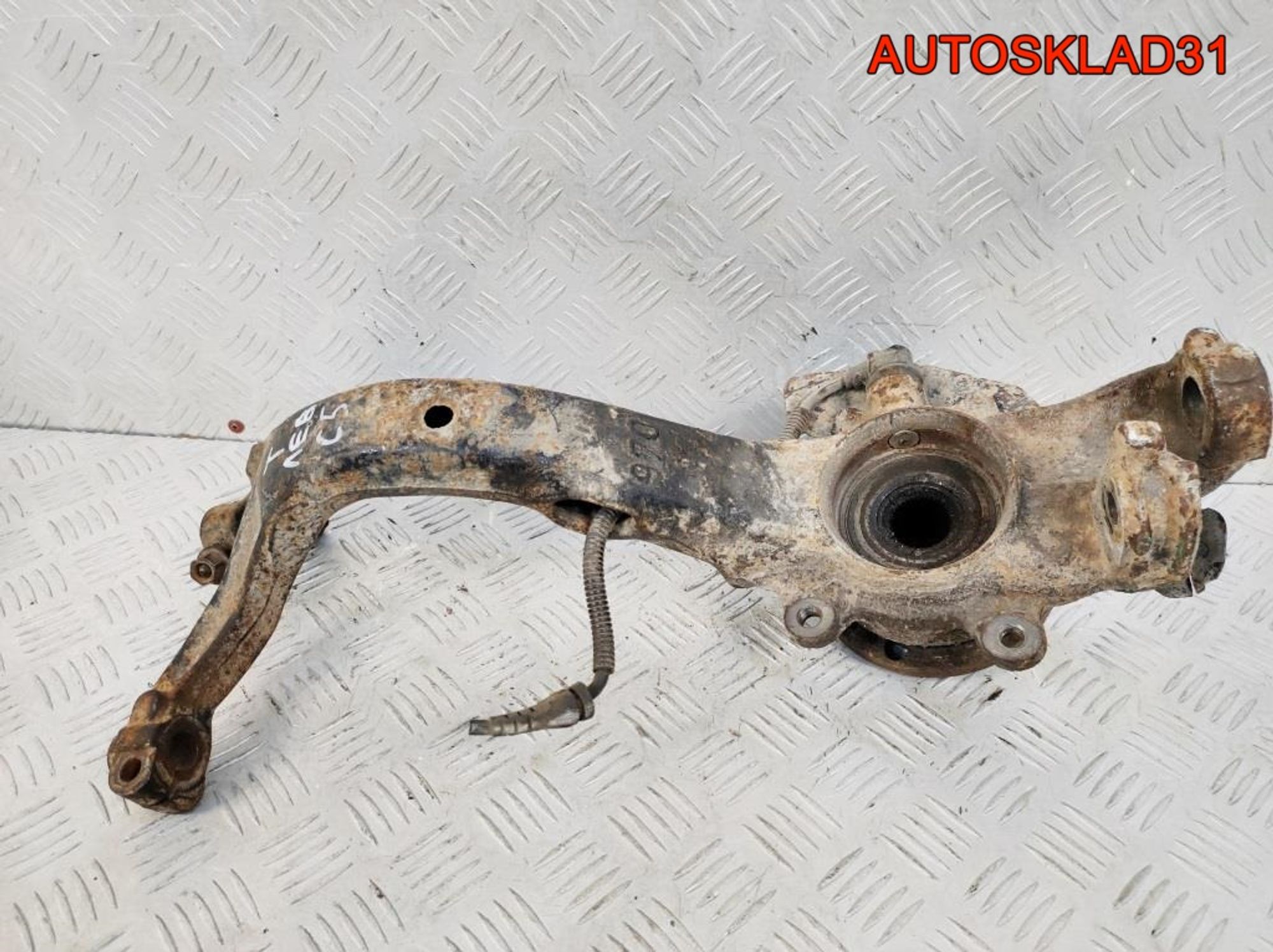 Кулак передний левый VW Passat B5 8D0407257T, 1200 рублей, Дубовое