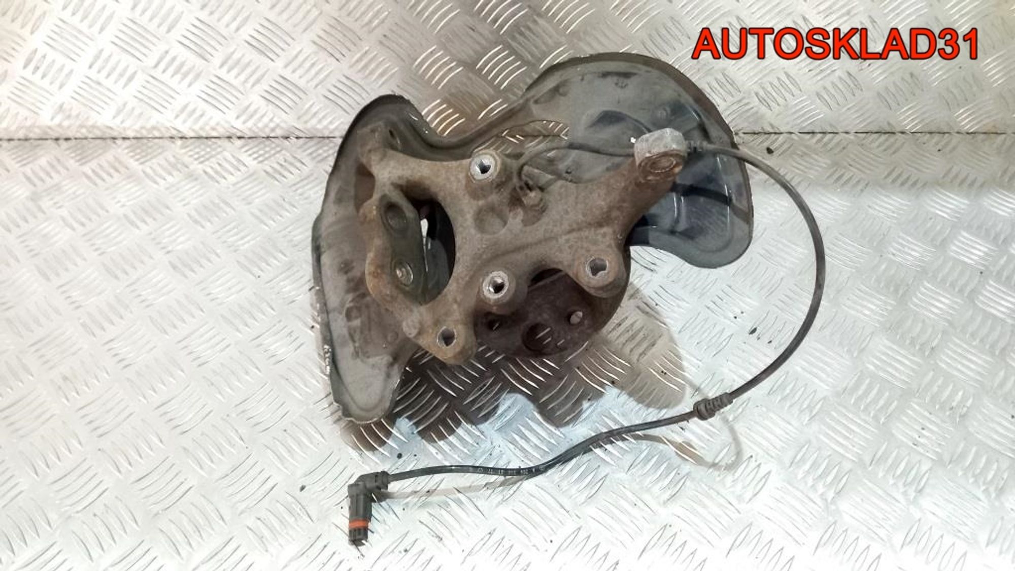 Кулак поворотный передний правый Комплект Mercedes-Benz W204 А2043320201, 3500 рублей, Дубовое