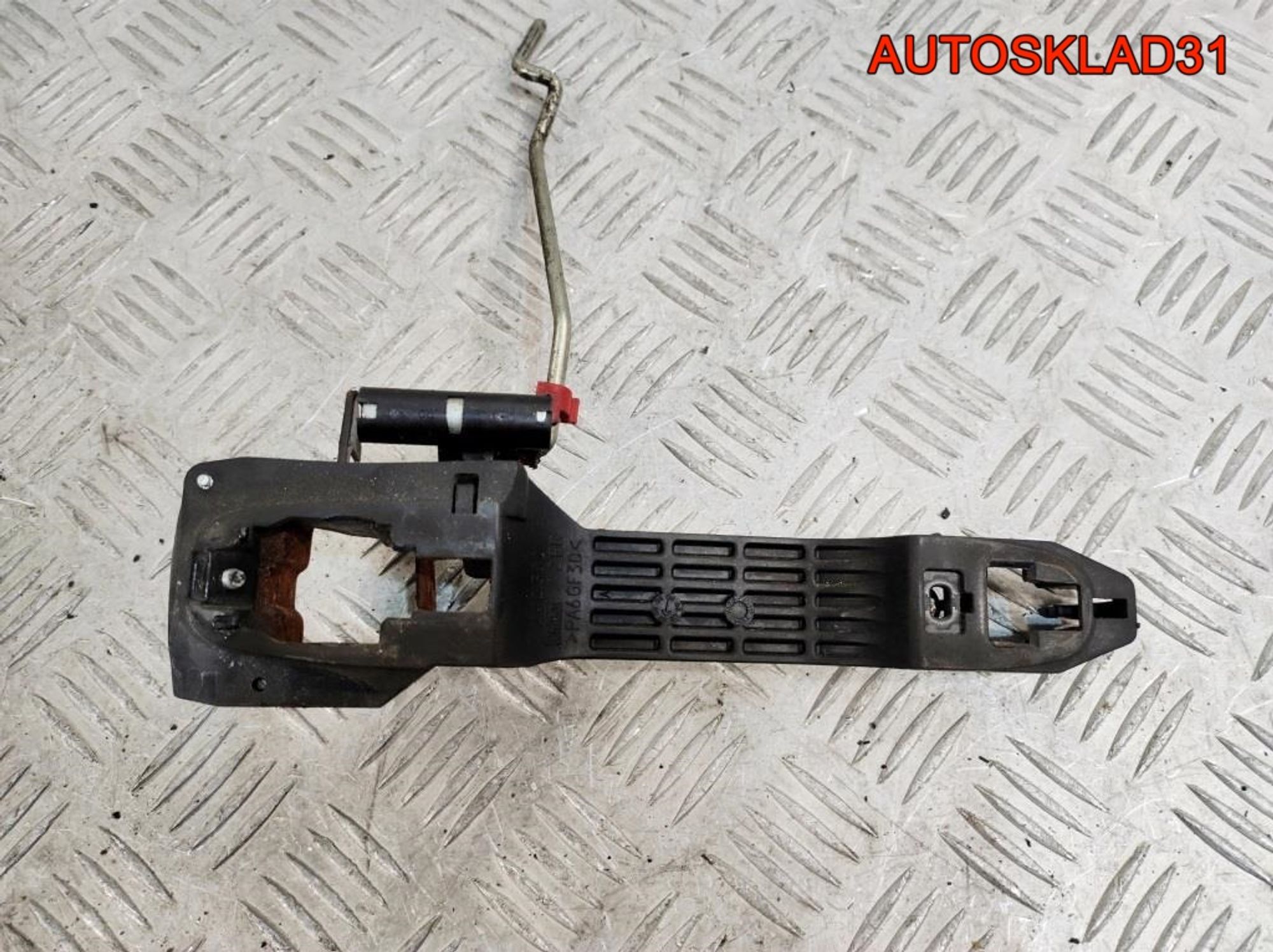 Кронштейн ручки передней правой Toyota Avensis T250 6920102060, 500 рублей, Дубовое