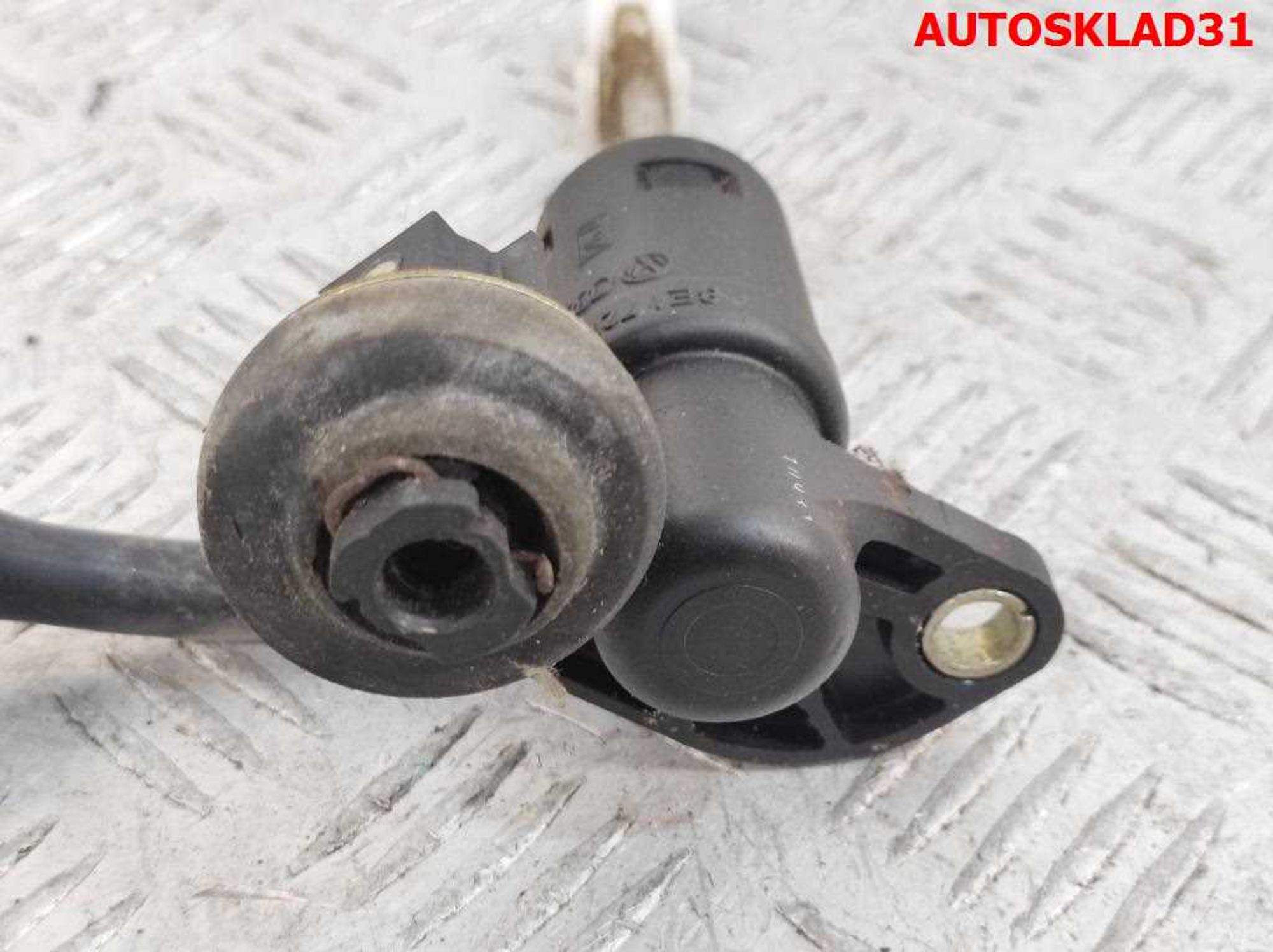 Цилиндр сцепления главный Audi A4 B6 8E1721401S, 1700 рублей, Дубовое