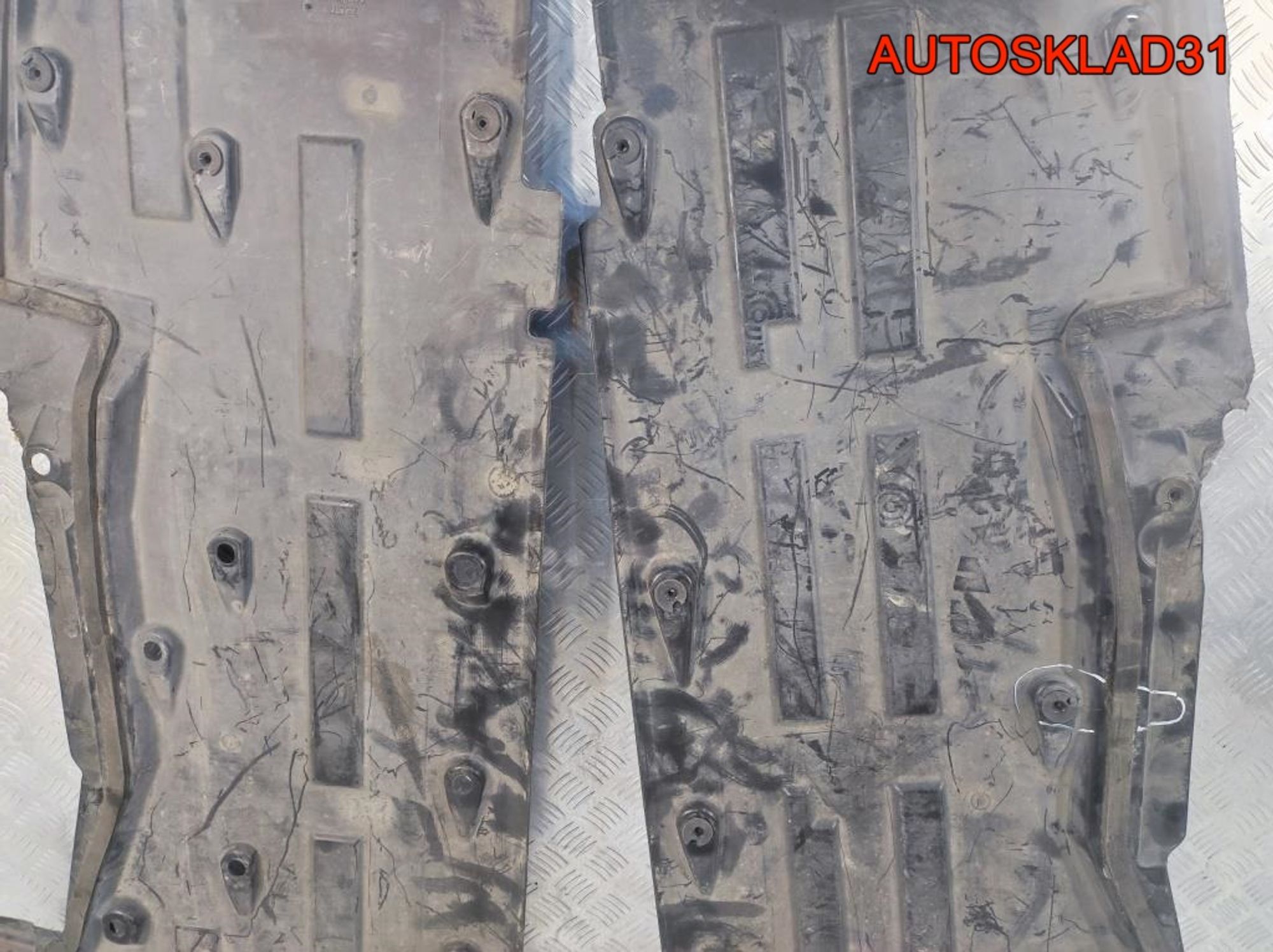 Защита днища антигравийная Audi A8 D3 4E0825205B, 3300 рублей, Дубовое