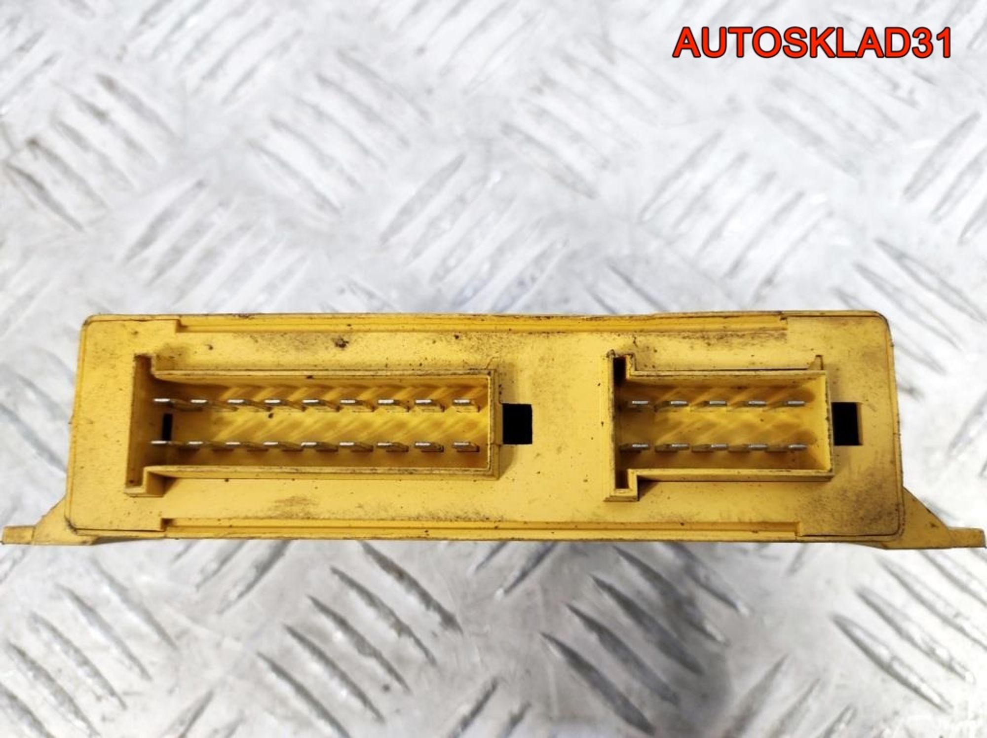 Блок Фаркопа Mitsubishi Pajero 4 5C028V1410, 8100 рублей, Дубовое