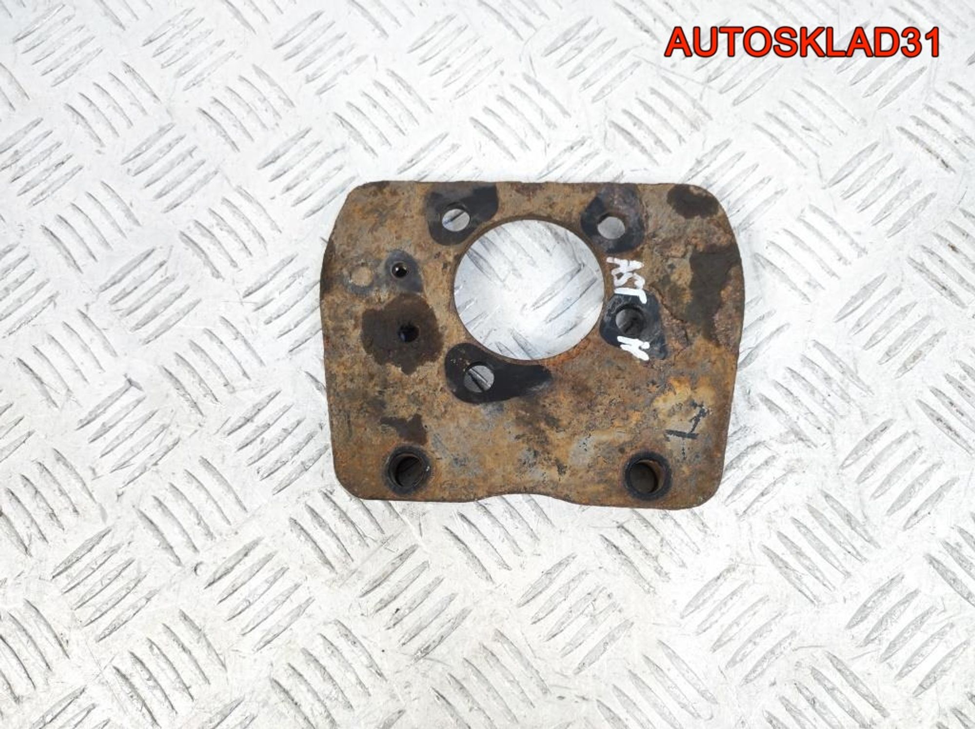 Щит опорный задний левый Opel Astra H 13173018, 500 рублей, Дубовое