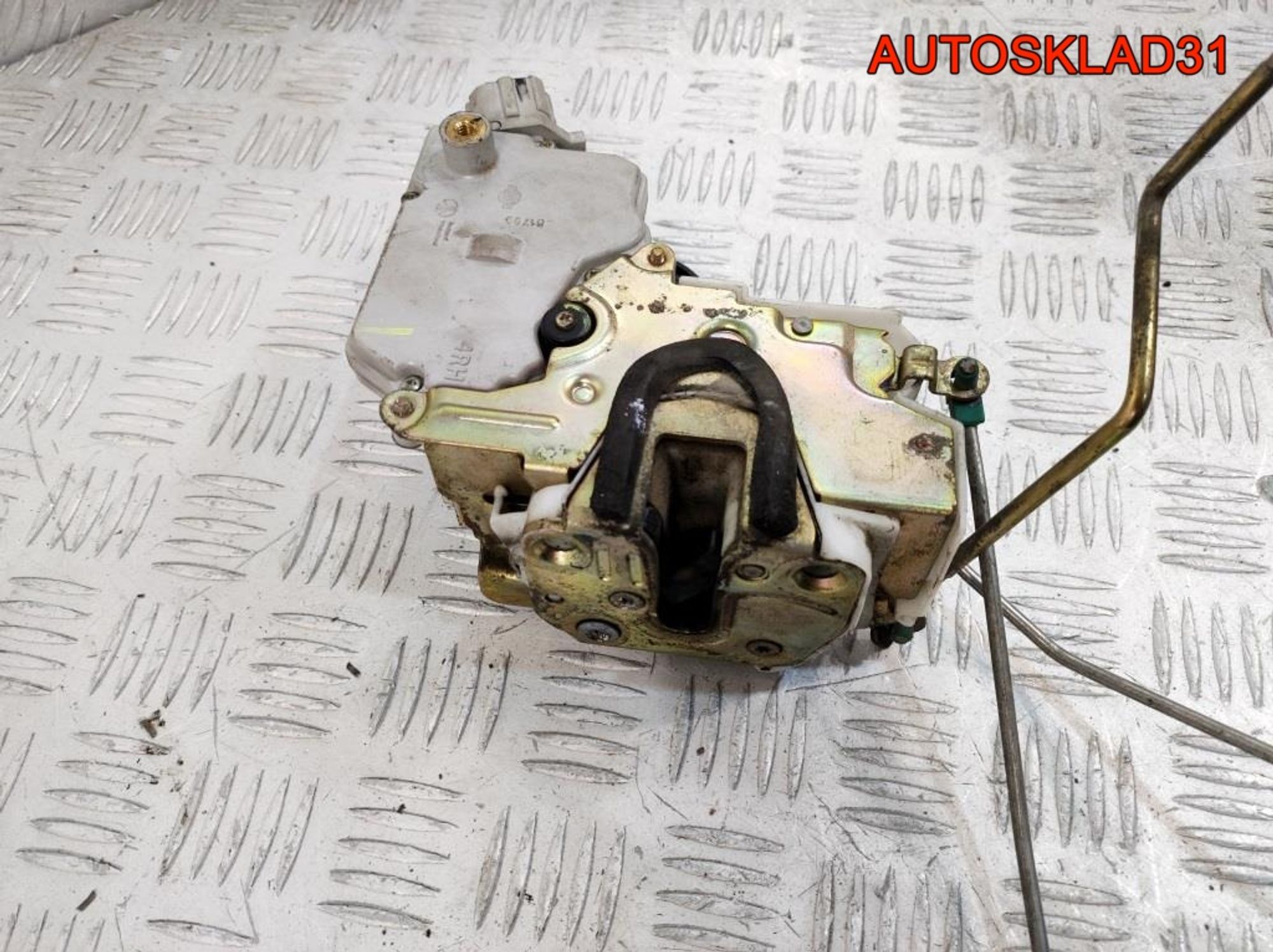 Замок двери передней правой Nissan Primera P11 805022F915, 1500 рублей, Дубовое