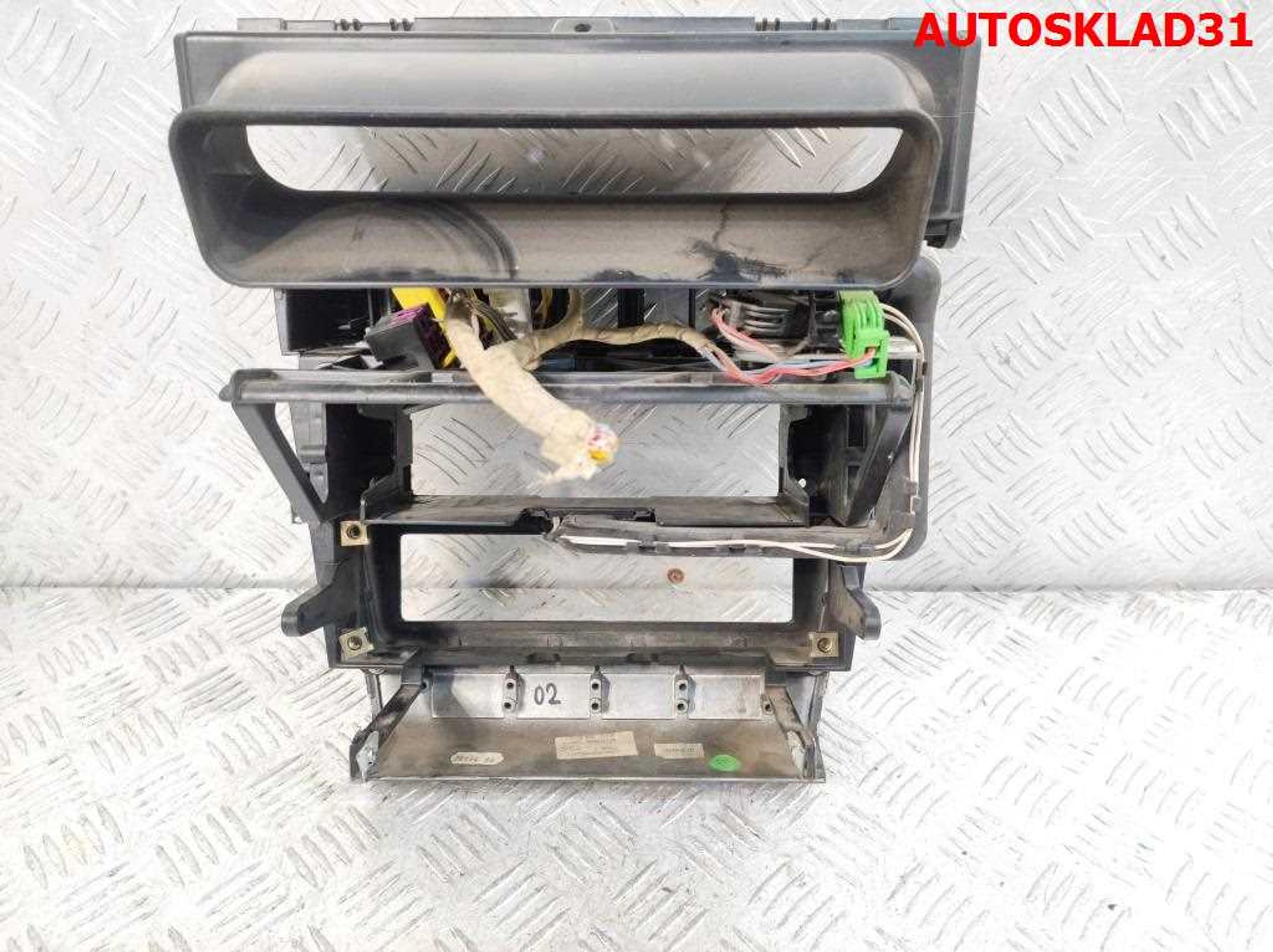 Рамка магнитолы Audi A8 D2 4D0857007C, 2000 рублей, Дубовое