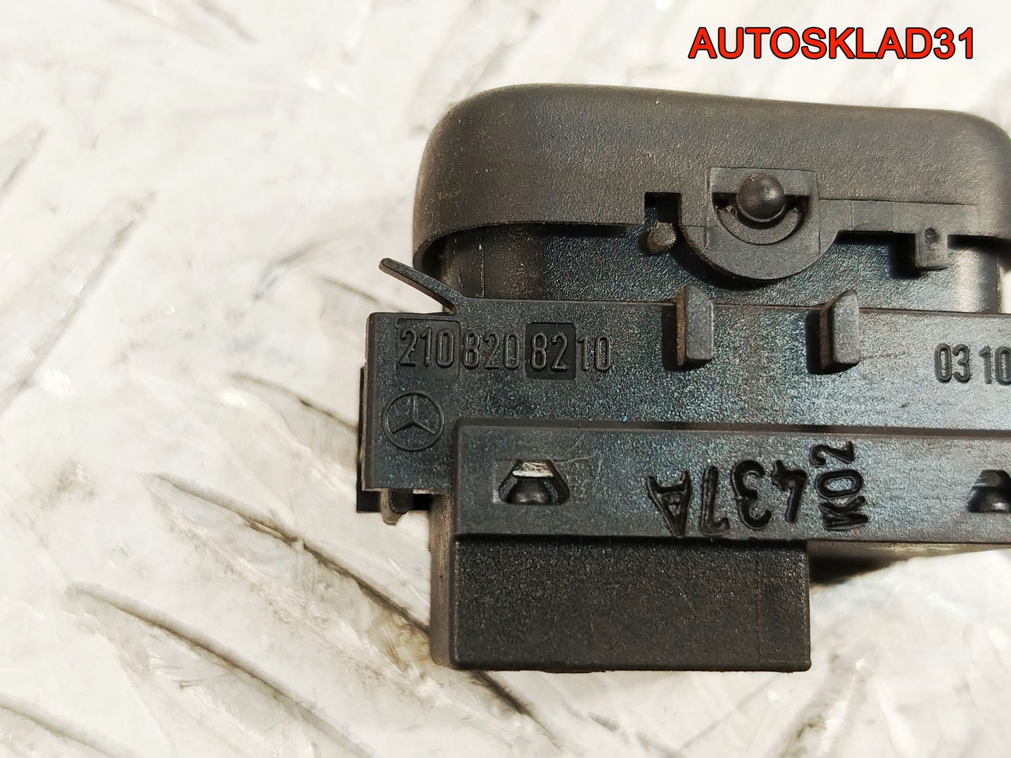 Кнопка стеклоподъемника задняя левая Mercedes W210 A2108208210, 900 рублей, Дубовое