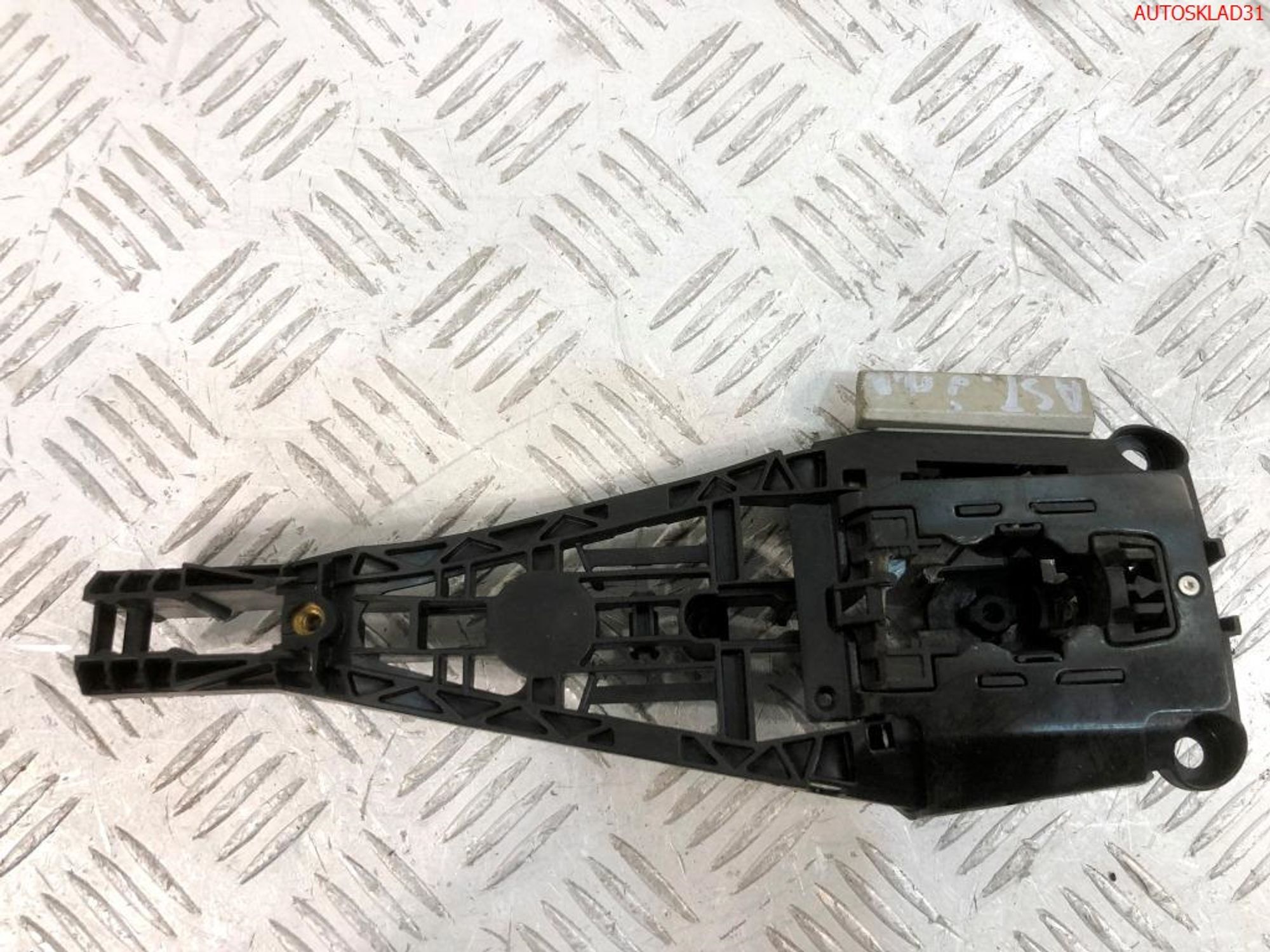 Кронштейн ручки двери левой Opel Astra J 138175, 1700 рублей, Дубовое