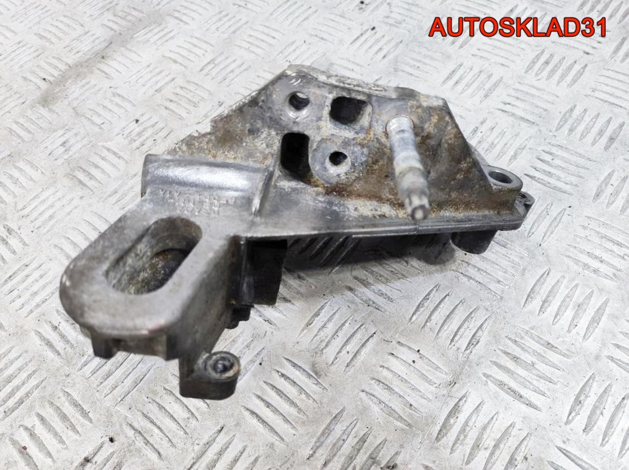 Кронштейн двигателя правый Ford Focus 1 98MM6F001A1A, 1300 рублей, Дубовое