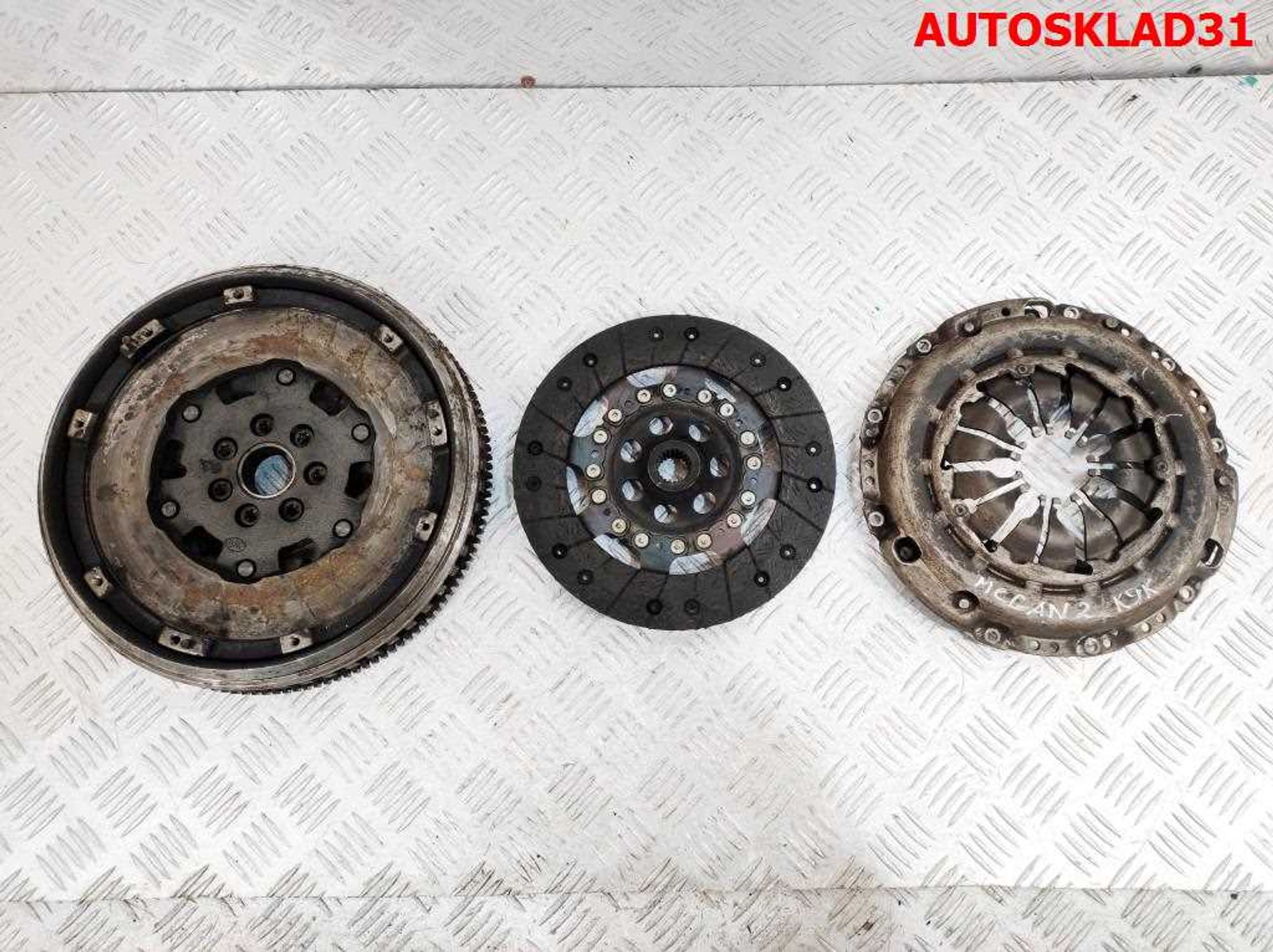 Маховик в сборе со сцеплением Renault Megane 2 1,5 K9K Дизель 8200495249, 8000 рублей, Дубовое