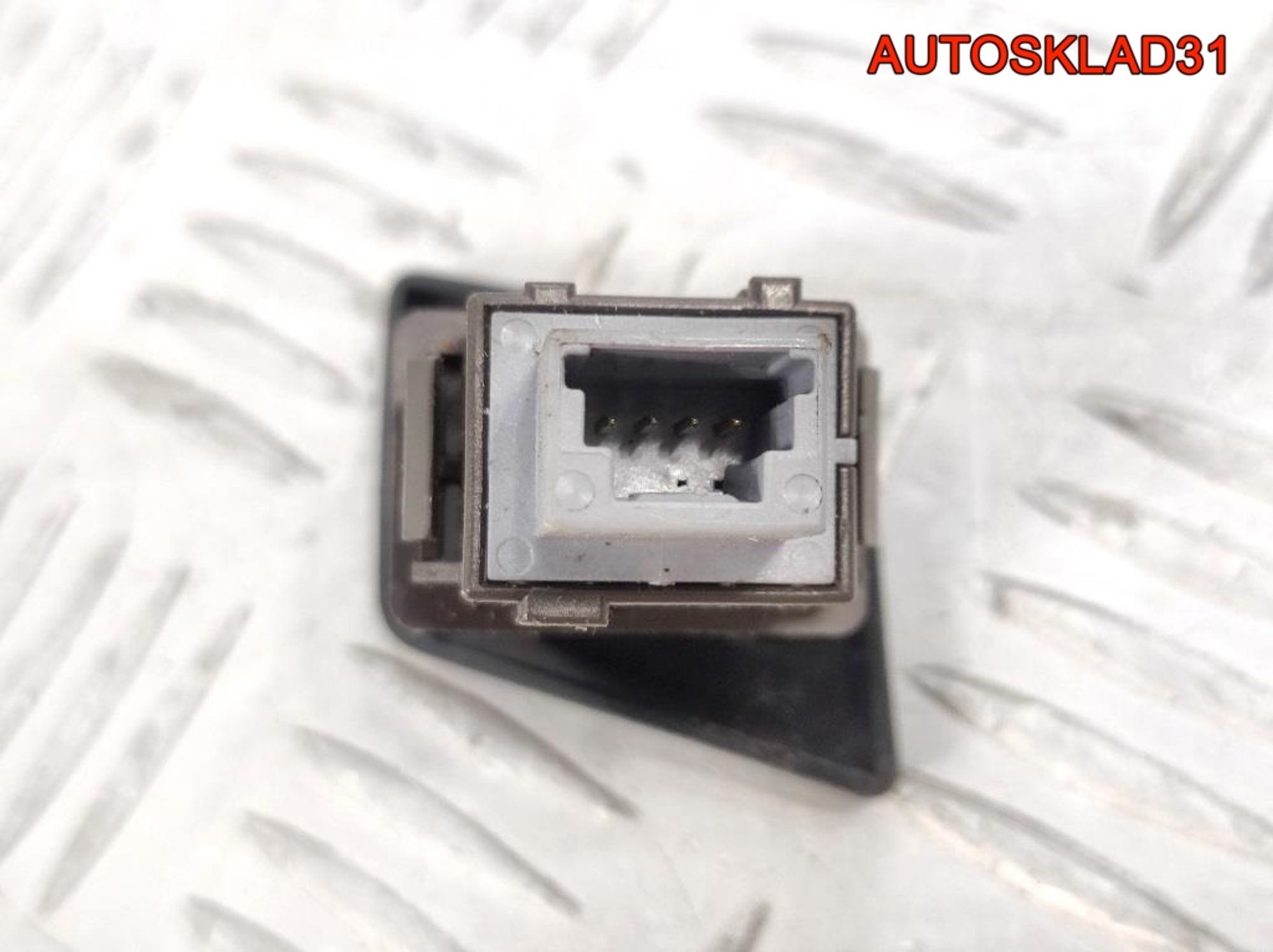 Кнопка аварийной сигнализации Toyota Yaris 2 843320D020, 600 рублей, Дубовое