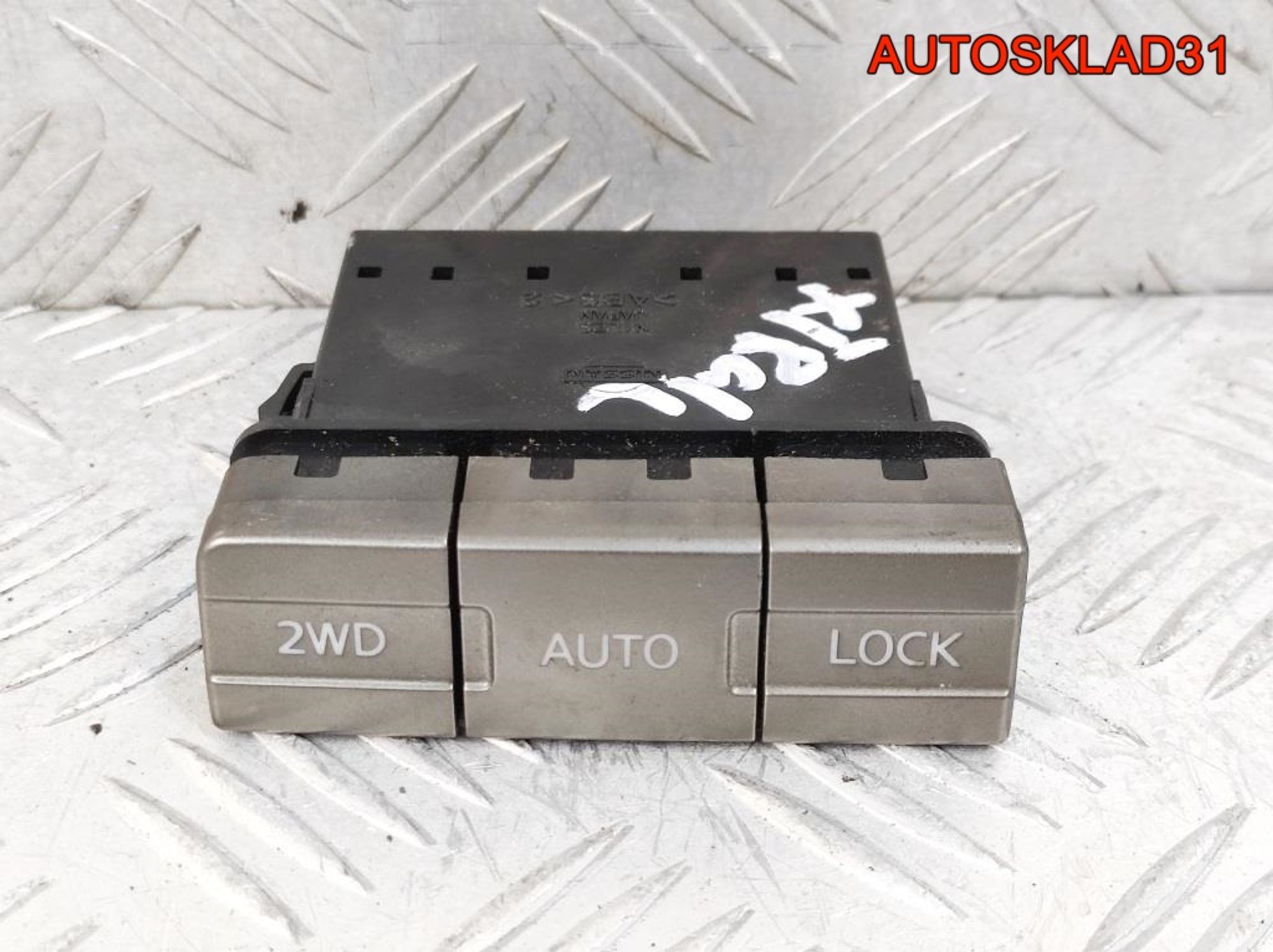 Блок кнопок Nissan X-Trail T30 255358H300, 900 рублей, Дубовое