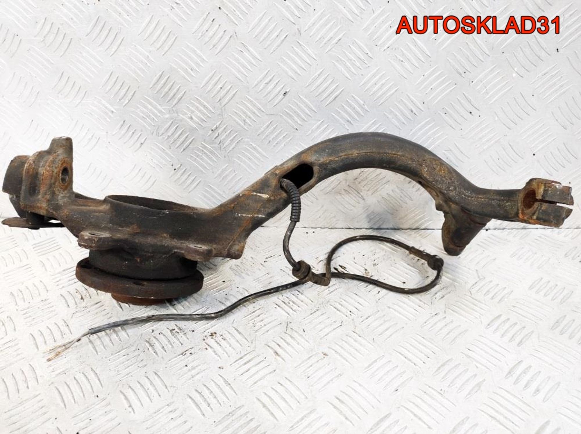 Кулак передний правый VW Passat B5 8D0407258R, 1200 рублей, Дубовое