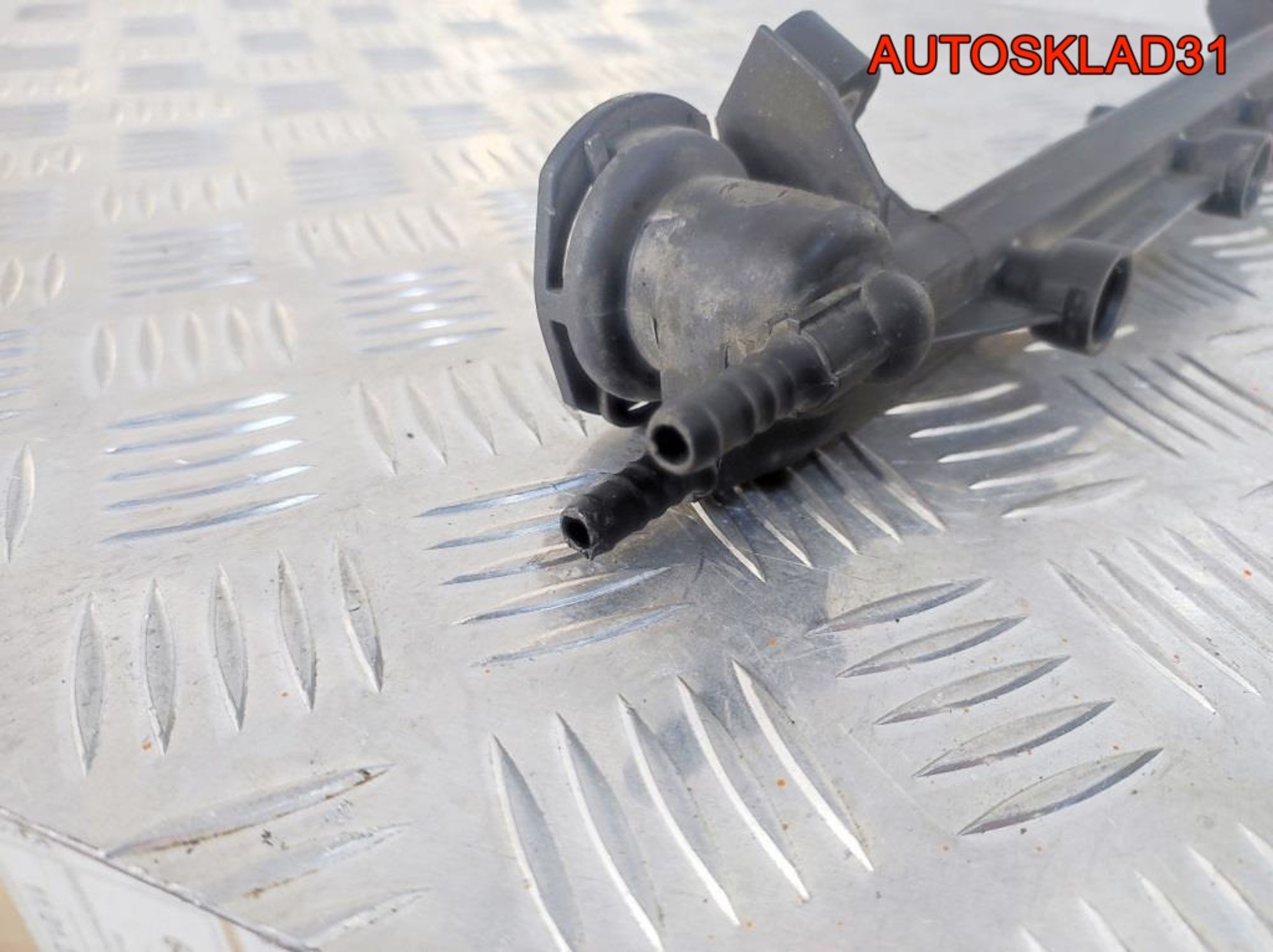 Рейка топливная Volkswagen Golf 4 AKL 06A133317A, 2500 рублей, Дубовое