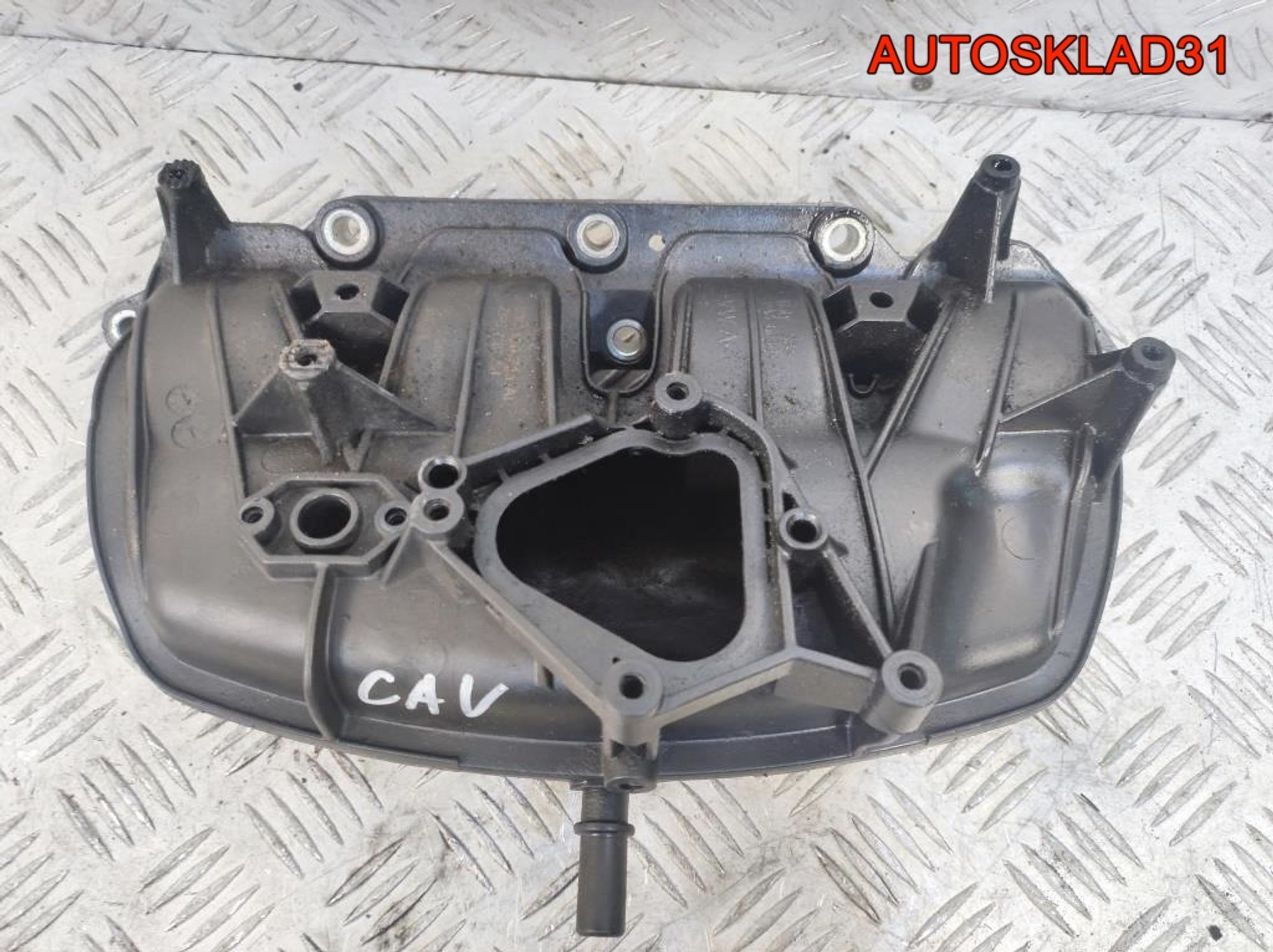 Коллектор впускной VW Tiguan 1,4 CAV 03C129711AE, 3300 рублей, Дубовое