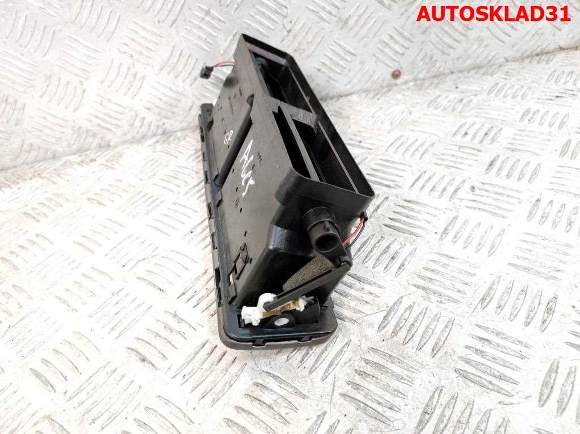 Дефлектор воздушный центральный Audi A6 C5 4B1820951, 2000 рублей, Дубовое