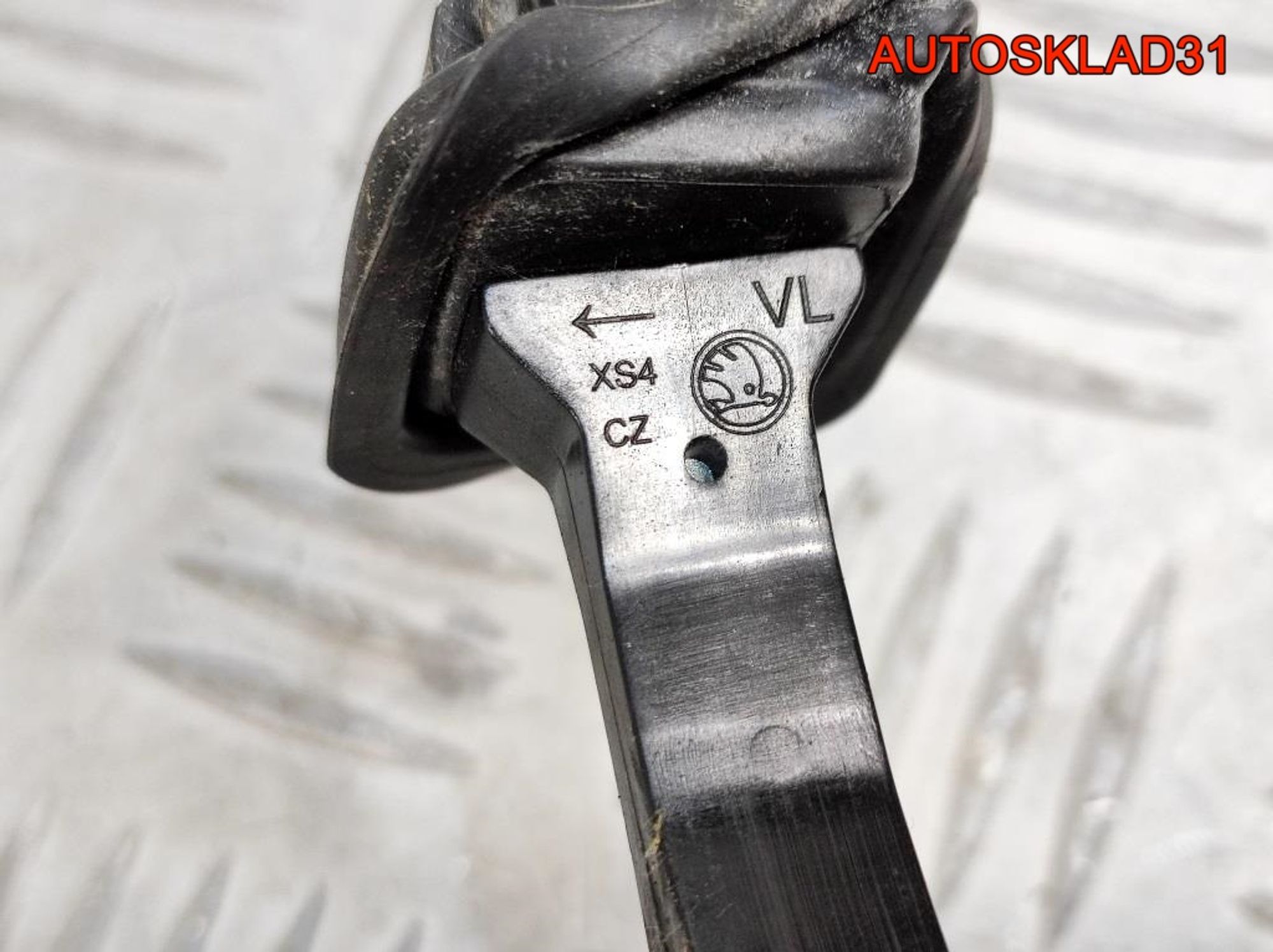 Ограничитель двери передний Skoda Rapid 5JA837249E, 1400 рублей, Дубовое