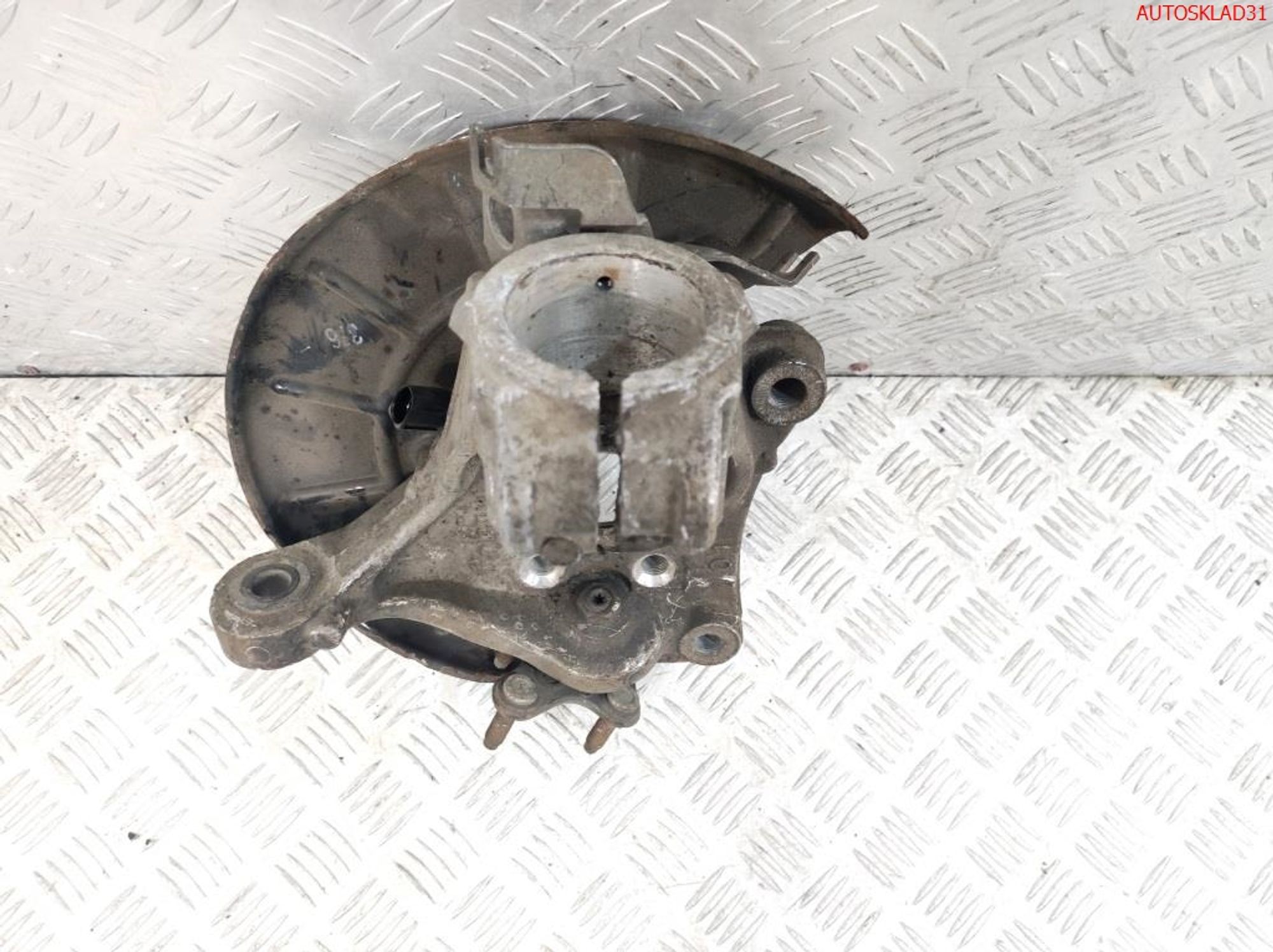 Кулак поворотный передний левый VW Passat B6 3C0407253F, 2000 рублей, Дубовое