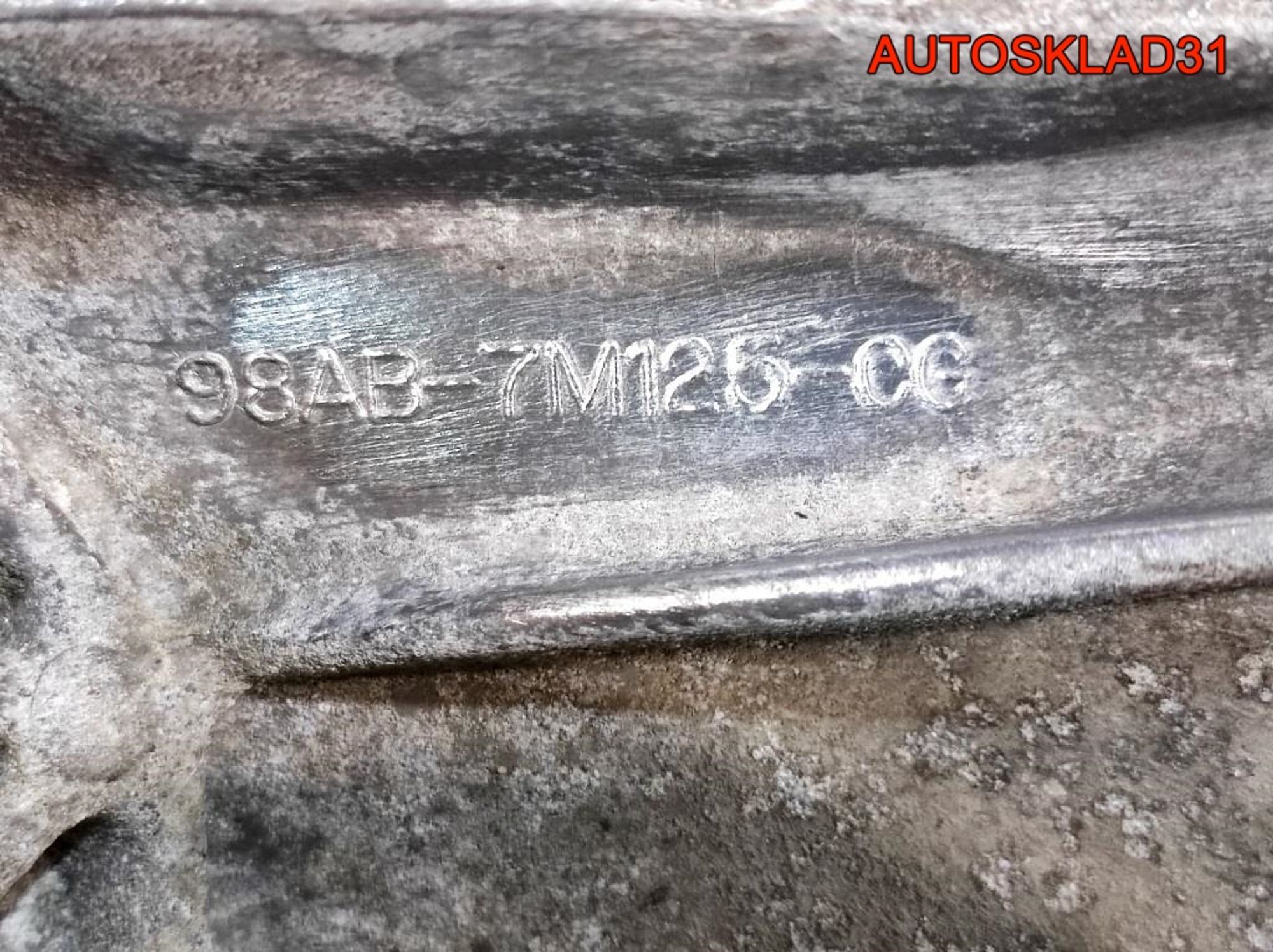 Кронштейн левый МКПП  Ford Focus 1 98AB7M125CG, 900 рублей, Дубовое