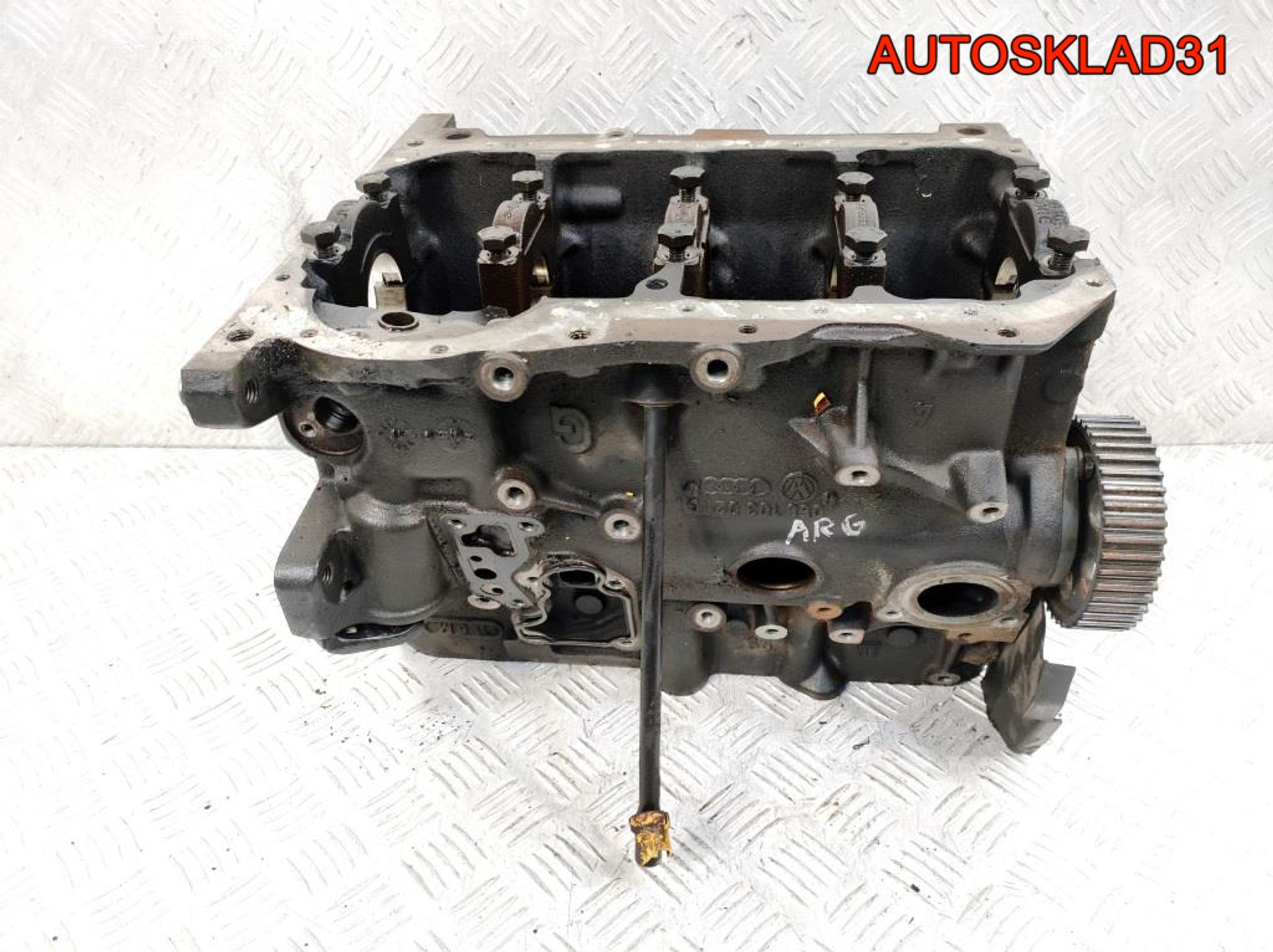 Блок цилиндров VW Passat B5 1,8 ARG Бензин 058103021G, 9000 рублей, Дубовое