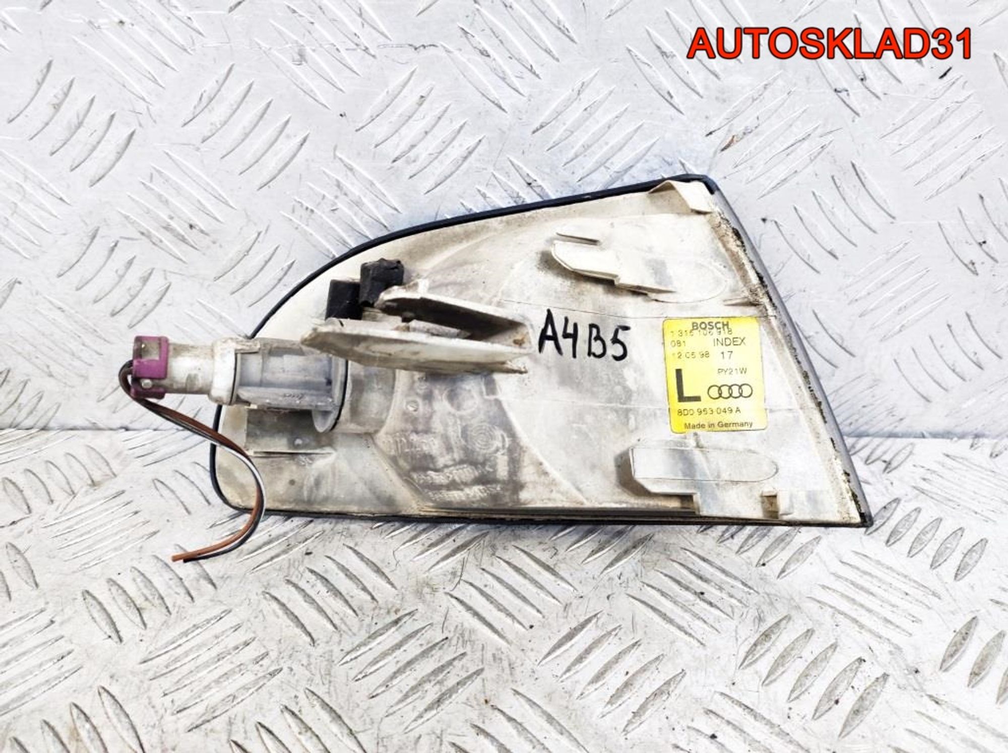 Указатель поворота левый Audi A4 B5 8D0953049A, 900 рублей, Дубовое