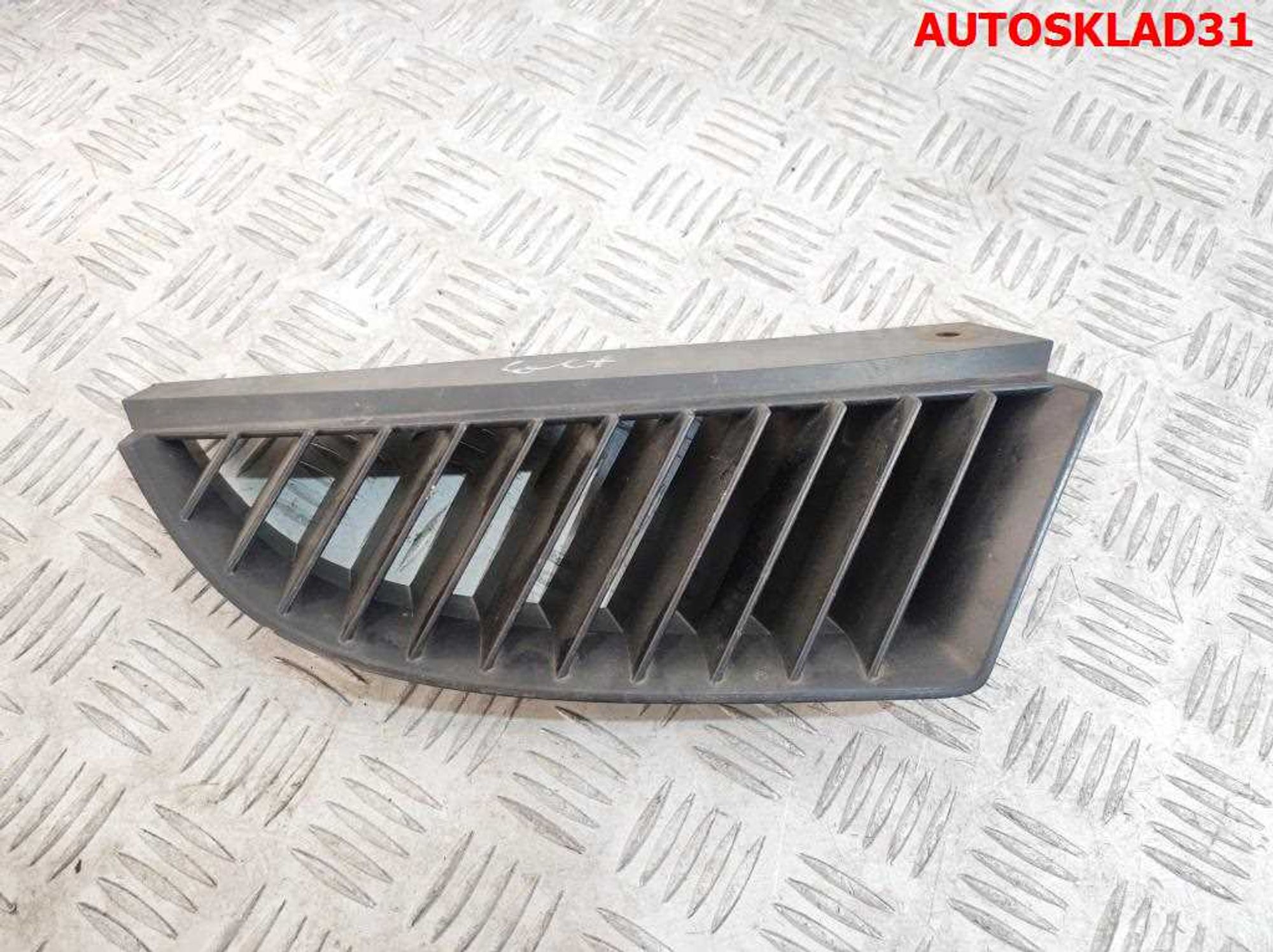 Решетка радиатора правая Mitsubishi Colt 6 MN127774, 2000 рублей, Дубовое