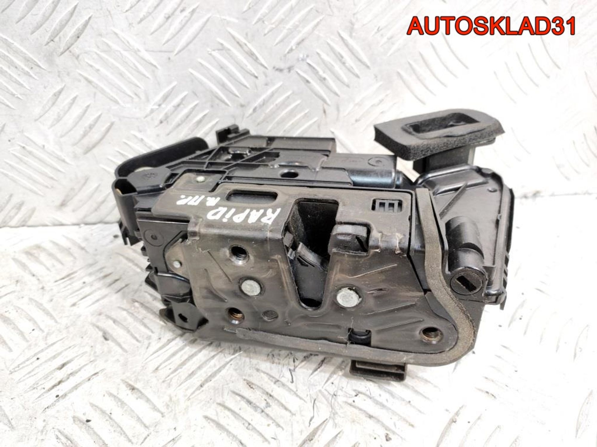 Замок двери передней правой Skoda Rapid 5TB837016A, 4100 рублей, Дубовое