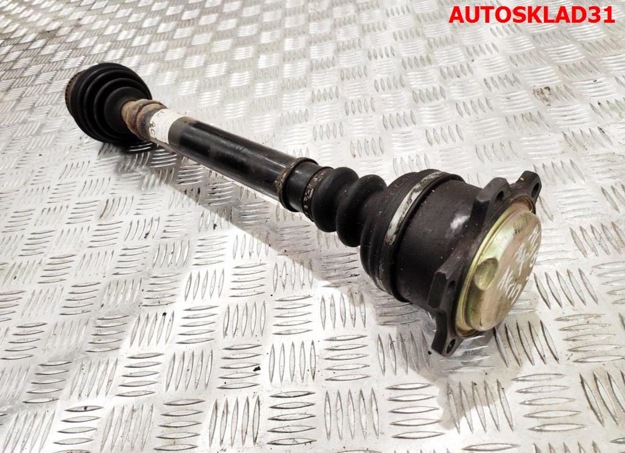 Полуось передняя правая Audi A4 B5 1,8 ADR АКПП 8D0407272AC, 3600 рублей, Дубовое