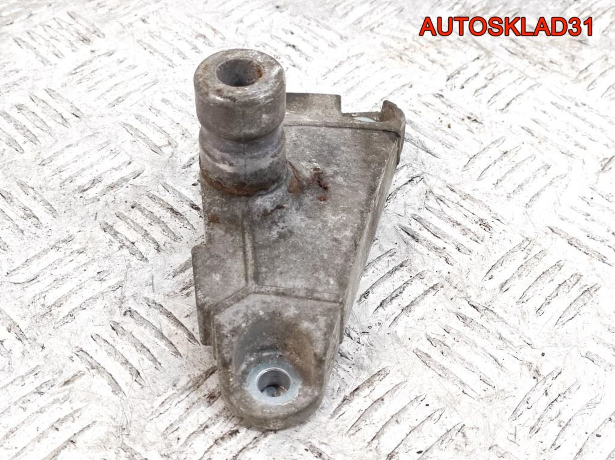 Кронштейн двигателя VW Passat B5+ 2,3 AZX Бензин 3B0199343A, 1000 рублей, Дубовое