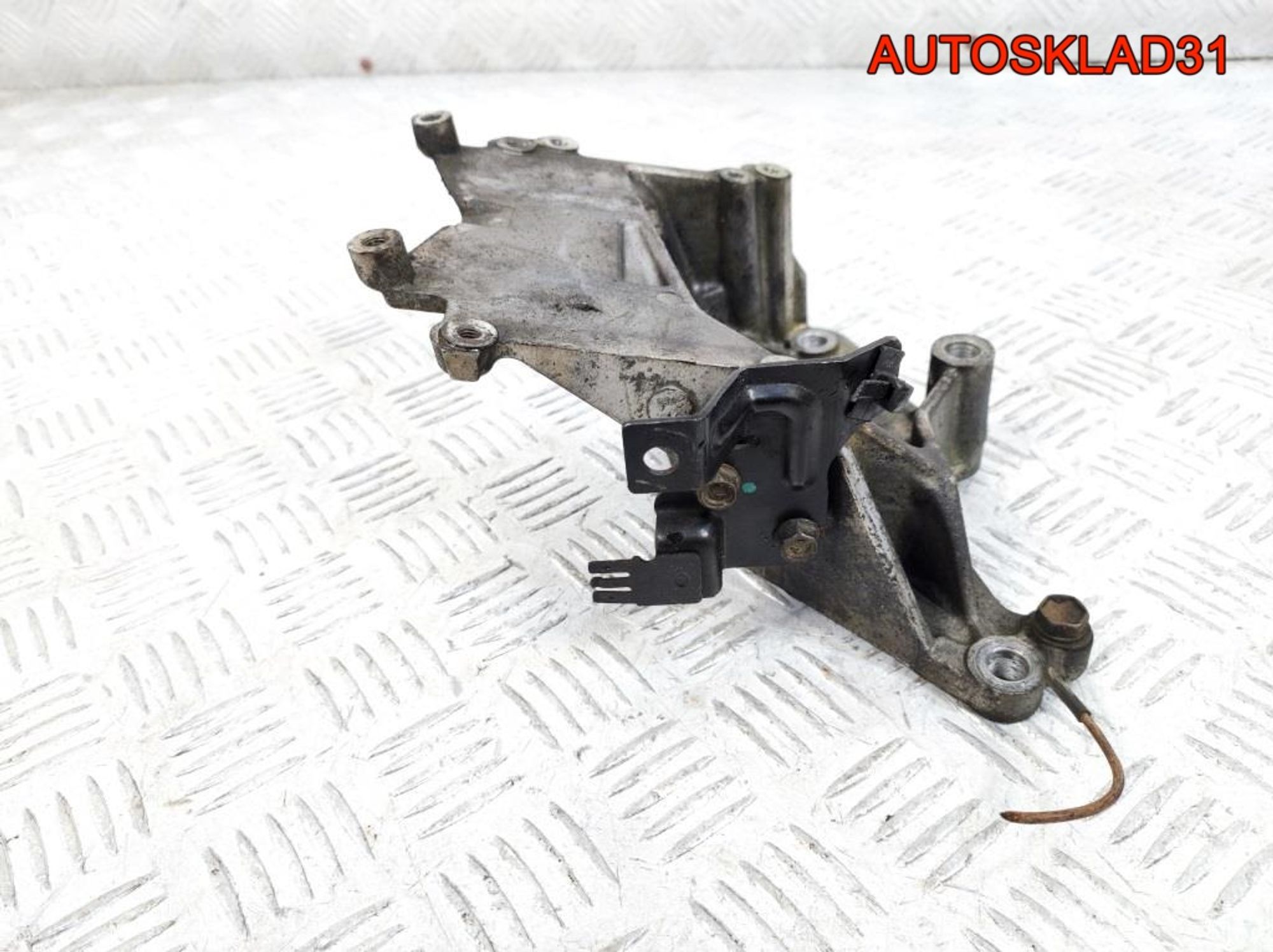 Кронштейн двигателя Opel Astra G 1,7 Y17DT 069293, 900 рублей, Дубовое