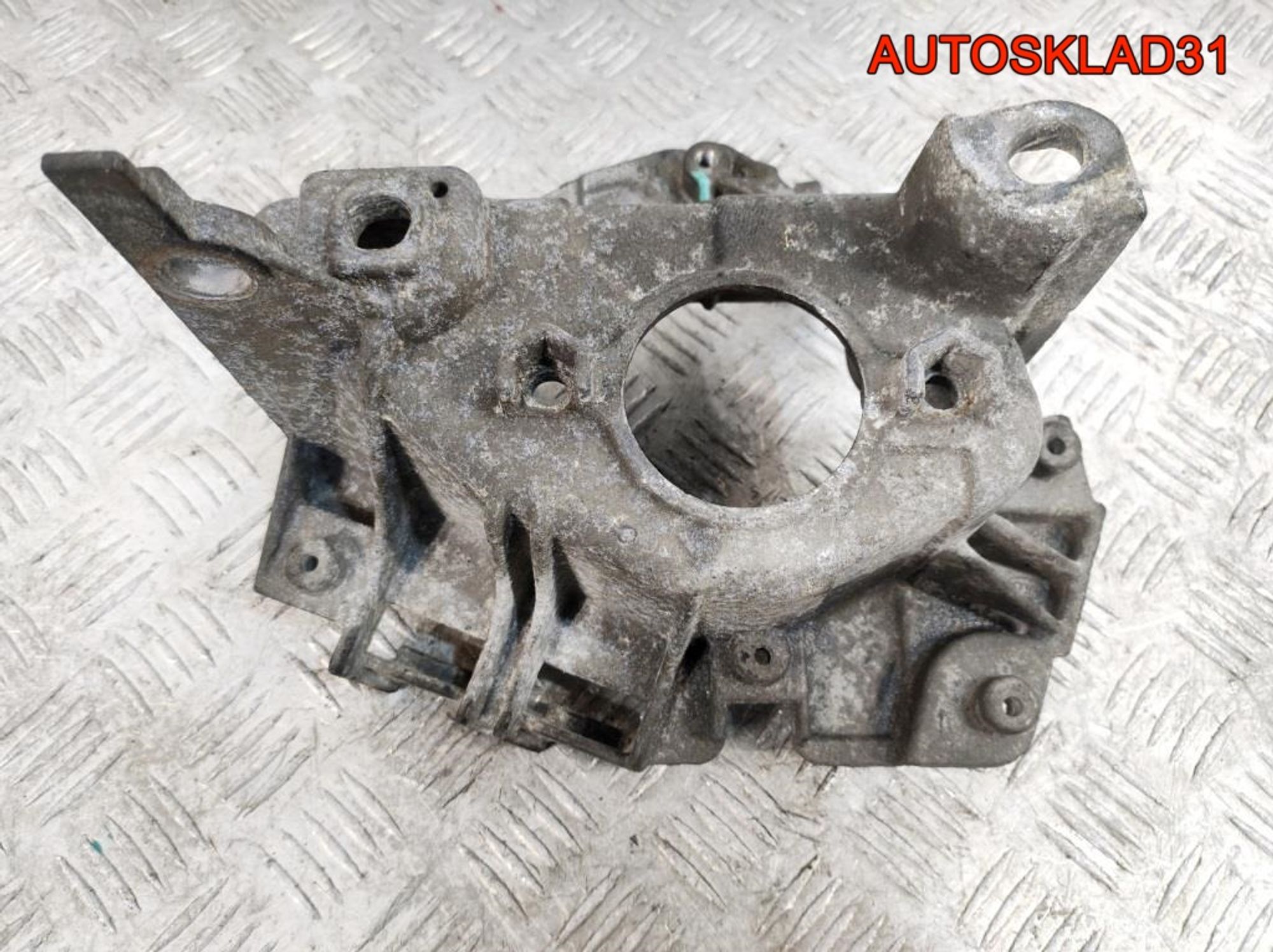 Кронштейн опоры КПП Renault Kangoo K9K 7700430825, 1000 рублей, Дубовое