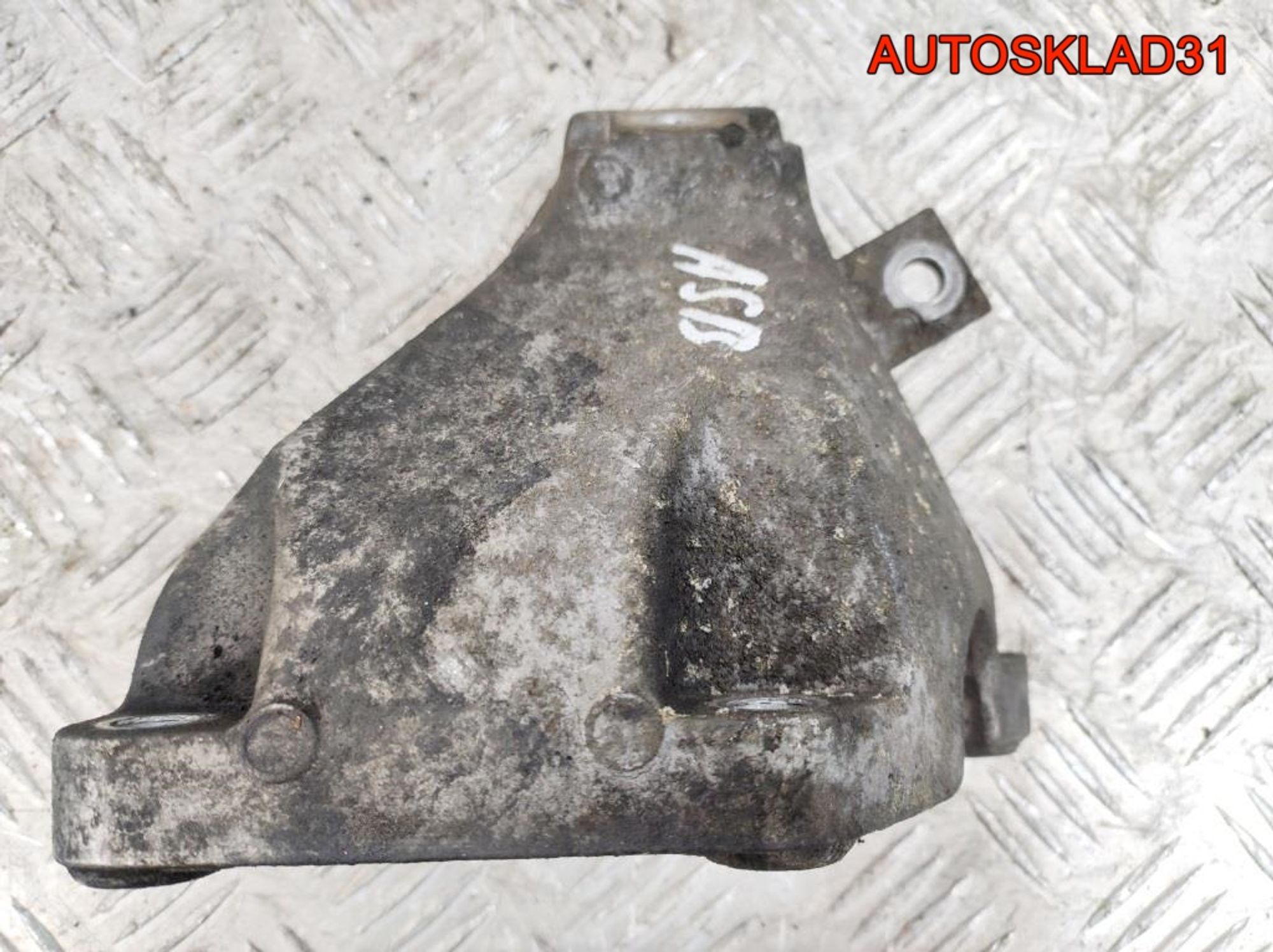 Кронштейн двигателя правый Audi A4 B7 3.0 ASB 8E0199308AK, 600 рублей, Дубовое