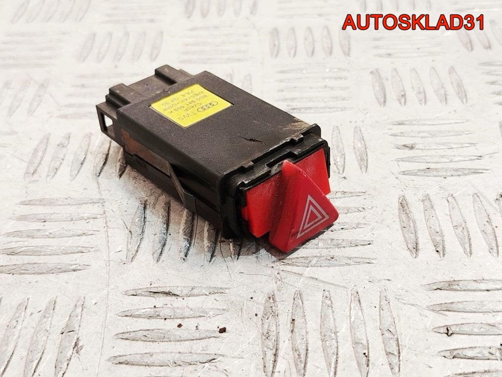 Кнопка аварийной сигнализации Audi A4 B5 8D0941509K, 1500 рублей, Дубовое