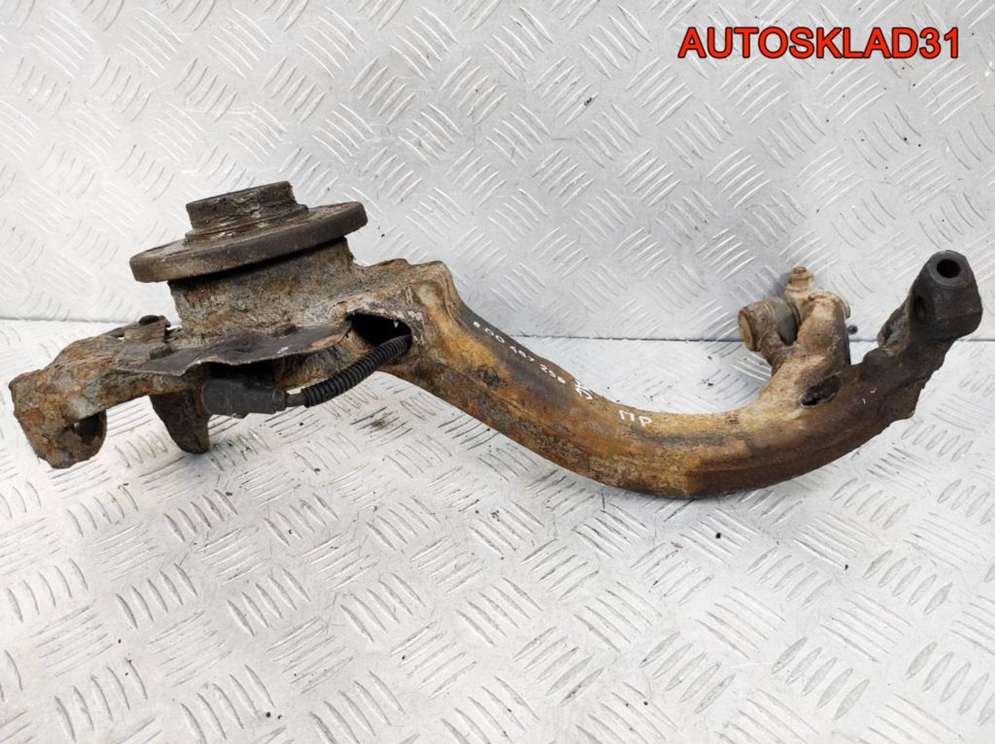 Кулак передний правый VW Passat B5 8D0407258AC, 1200 рублей, Дубовое