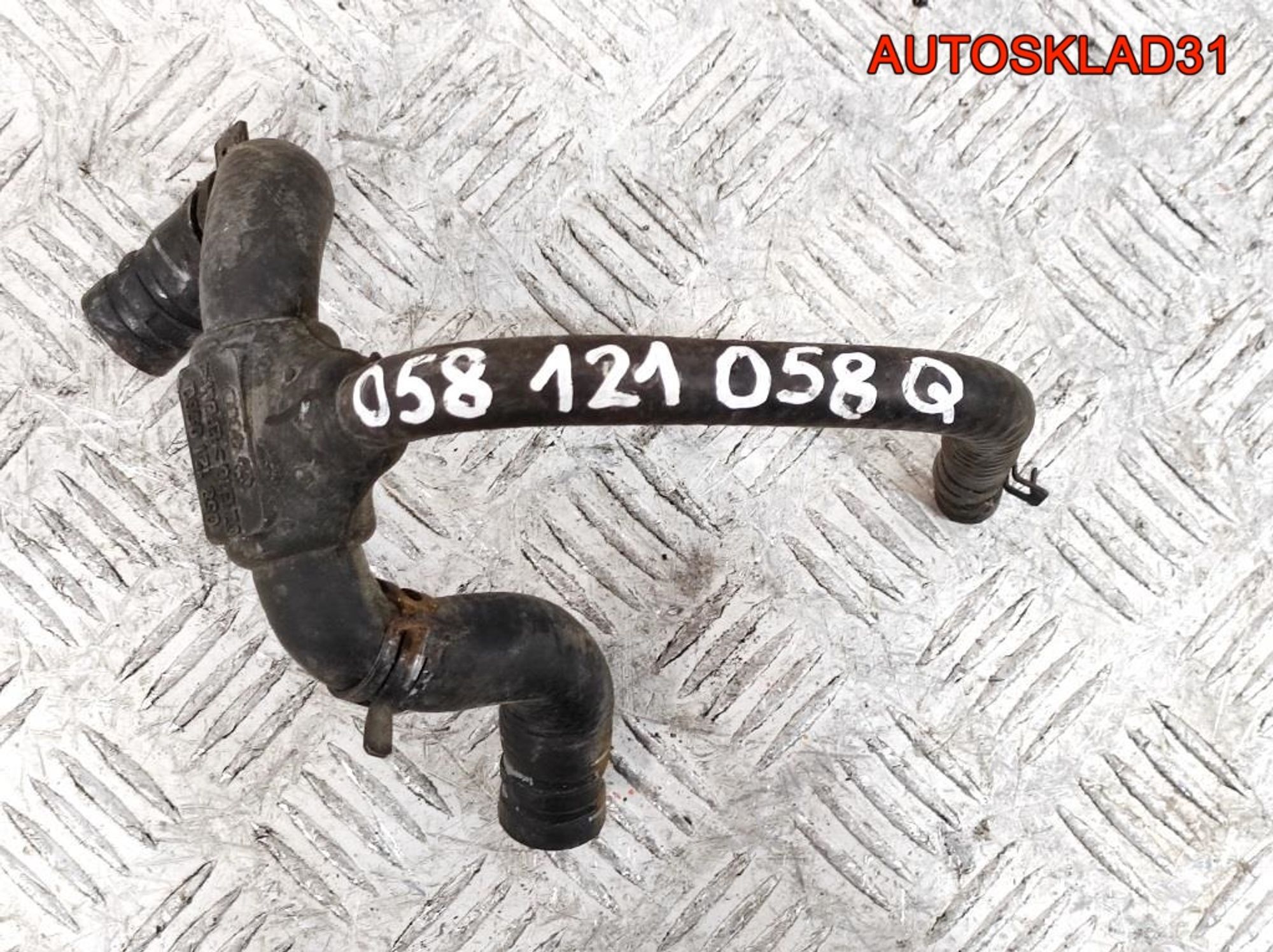 Патрубок охлаждения VW Passat B5 1,8 ARG Бензин 058121058Q, 600 рублей, Дубовое