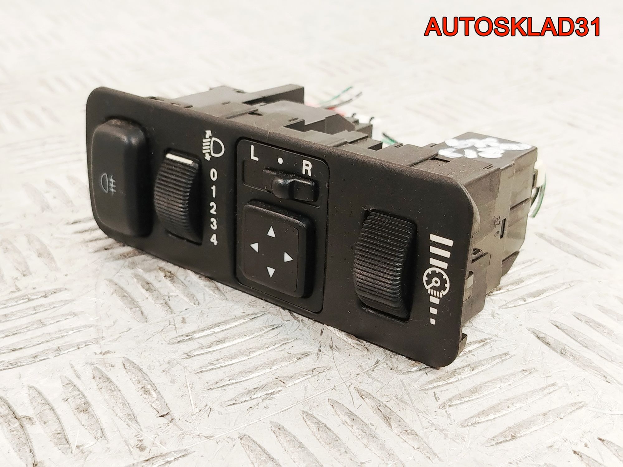 Блок кнопок Mitsubishi Carisma DA MR740608, 1200 рублей, Дубовое