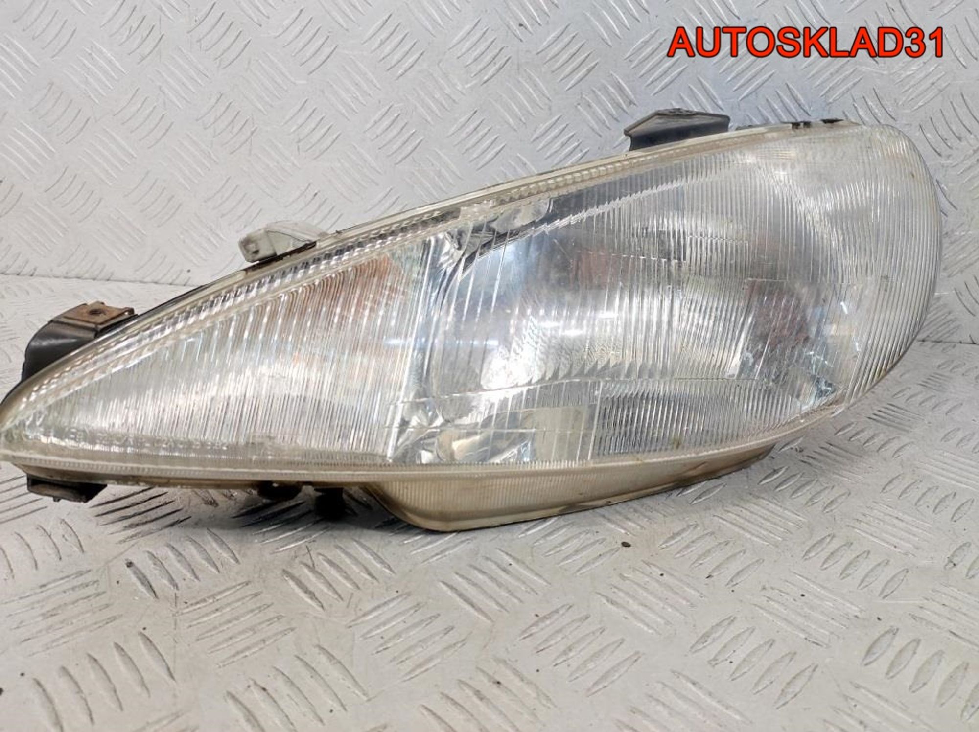 Фара левая Peugeot 206 89005132 Дорест, 4500 рублей, Дубовое