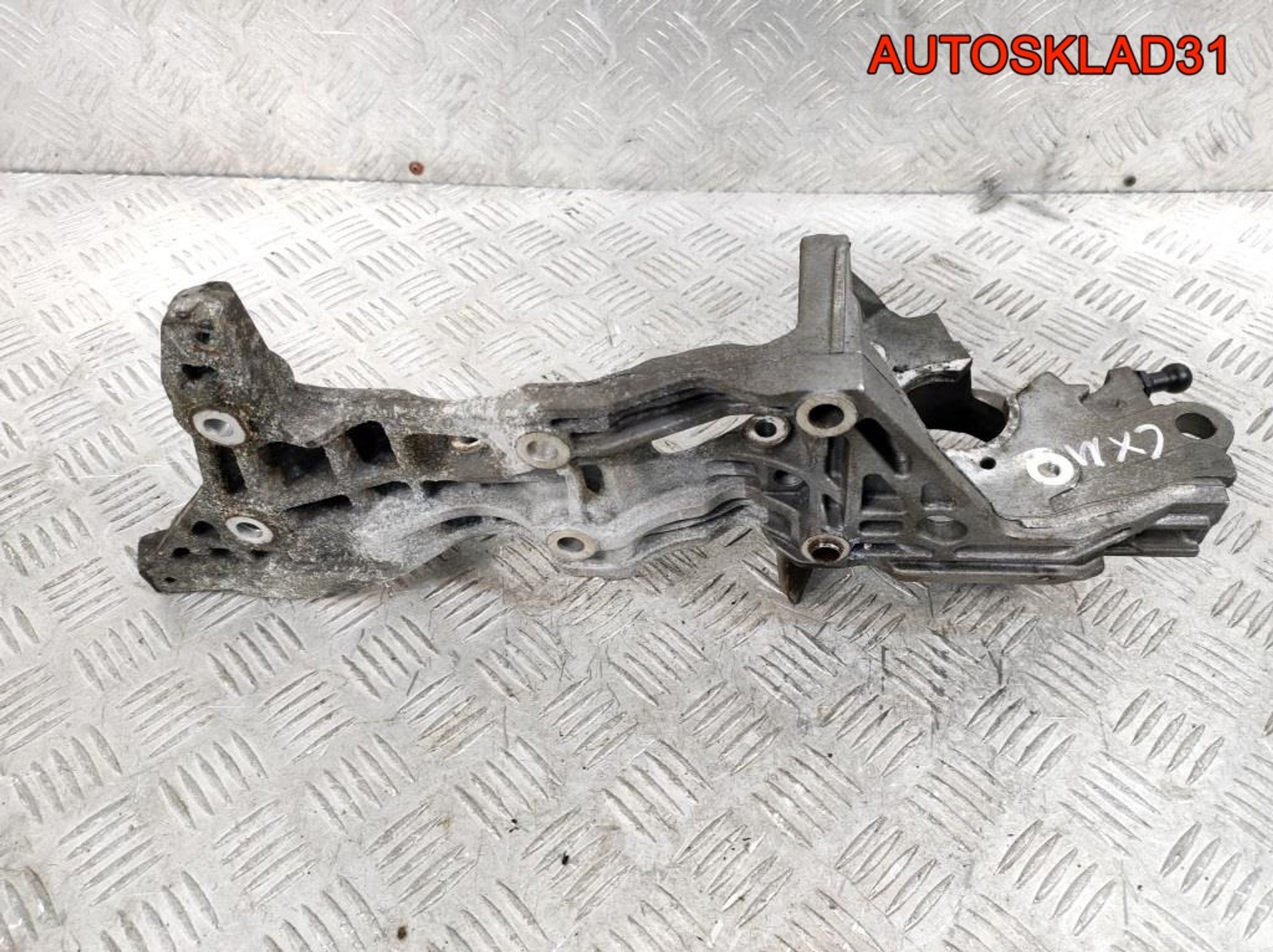 Кронштейн генератора Skoda Rapid 1,6 CXM Дизель 04L903143B, 2300 рублей, Дубовое