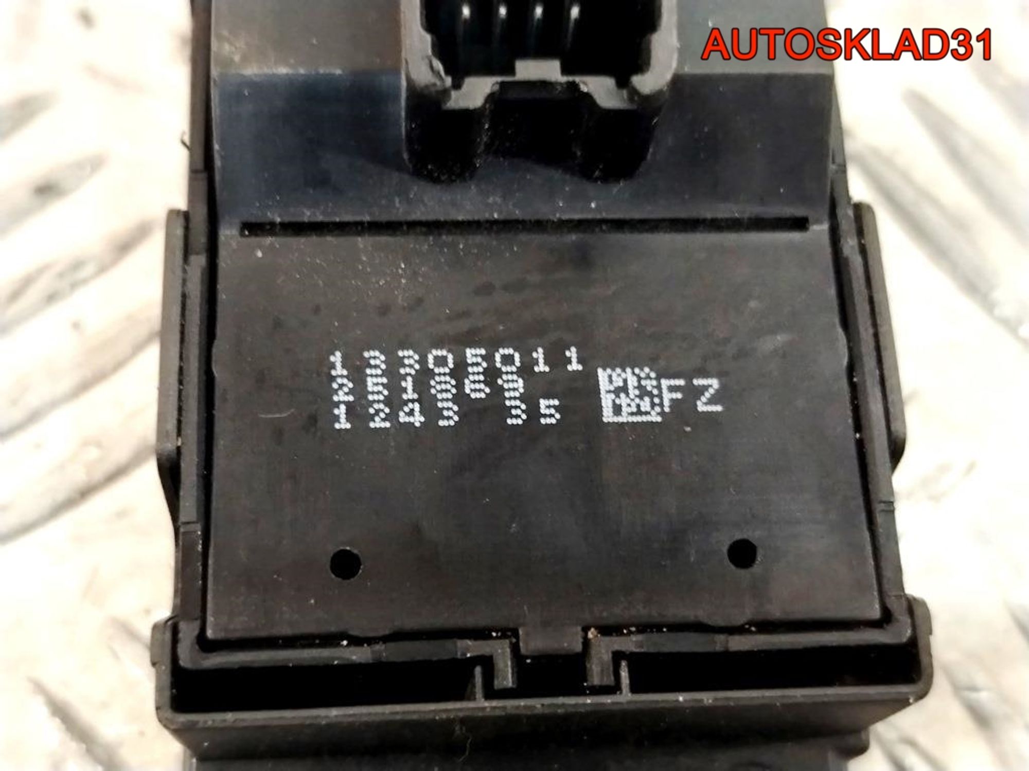 Блок управления стеклоподъемниками Opel Insignia 13305011, 2000 рублей, Дубовое