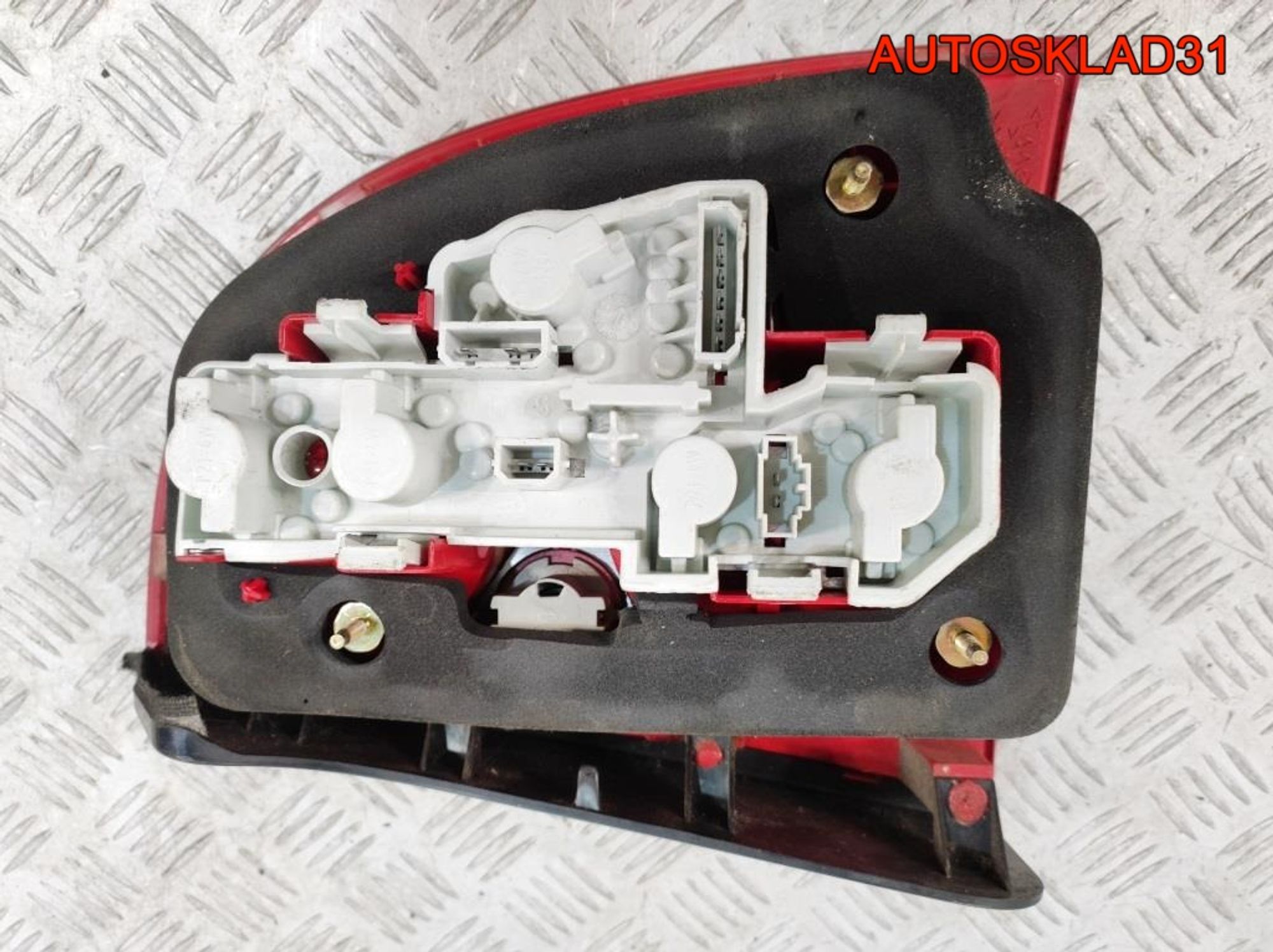 Фонарь задний левый VW Passat B5+ Седан 3B5945095AE, 7000 рублей, Дубовое