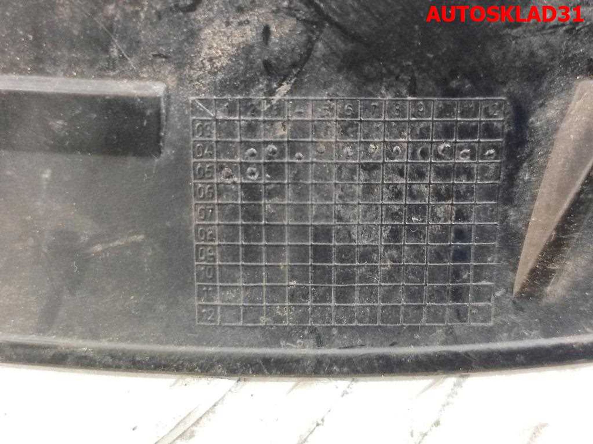 Решетка радиатора правая Mitsubishi Colt 6 MN127774, 2000 рублей, Дубовое
