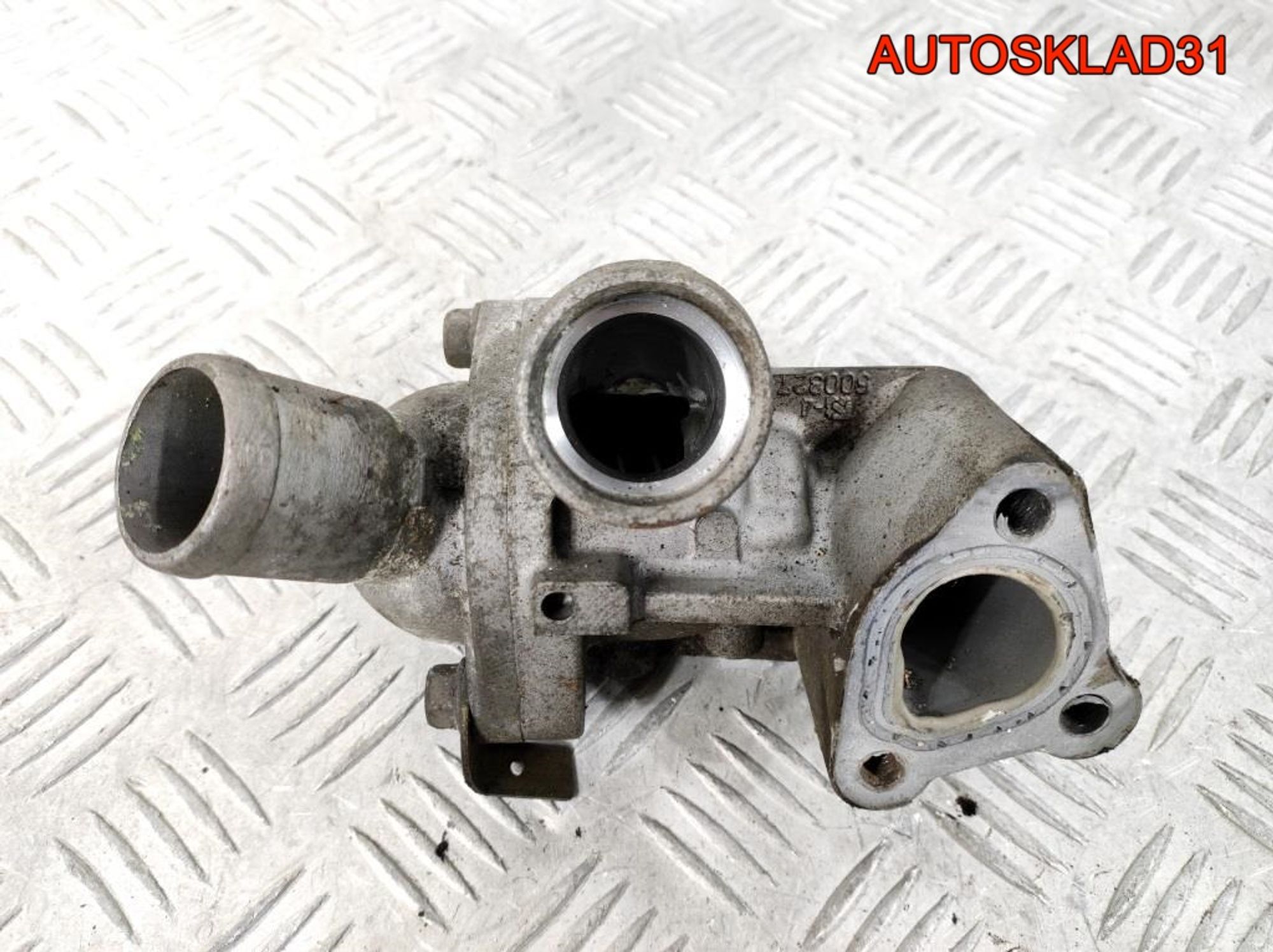 Корпус термостата Mitsubishi Carisma DA 1,6 4G92, 900 рублей, Дубовое