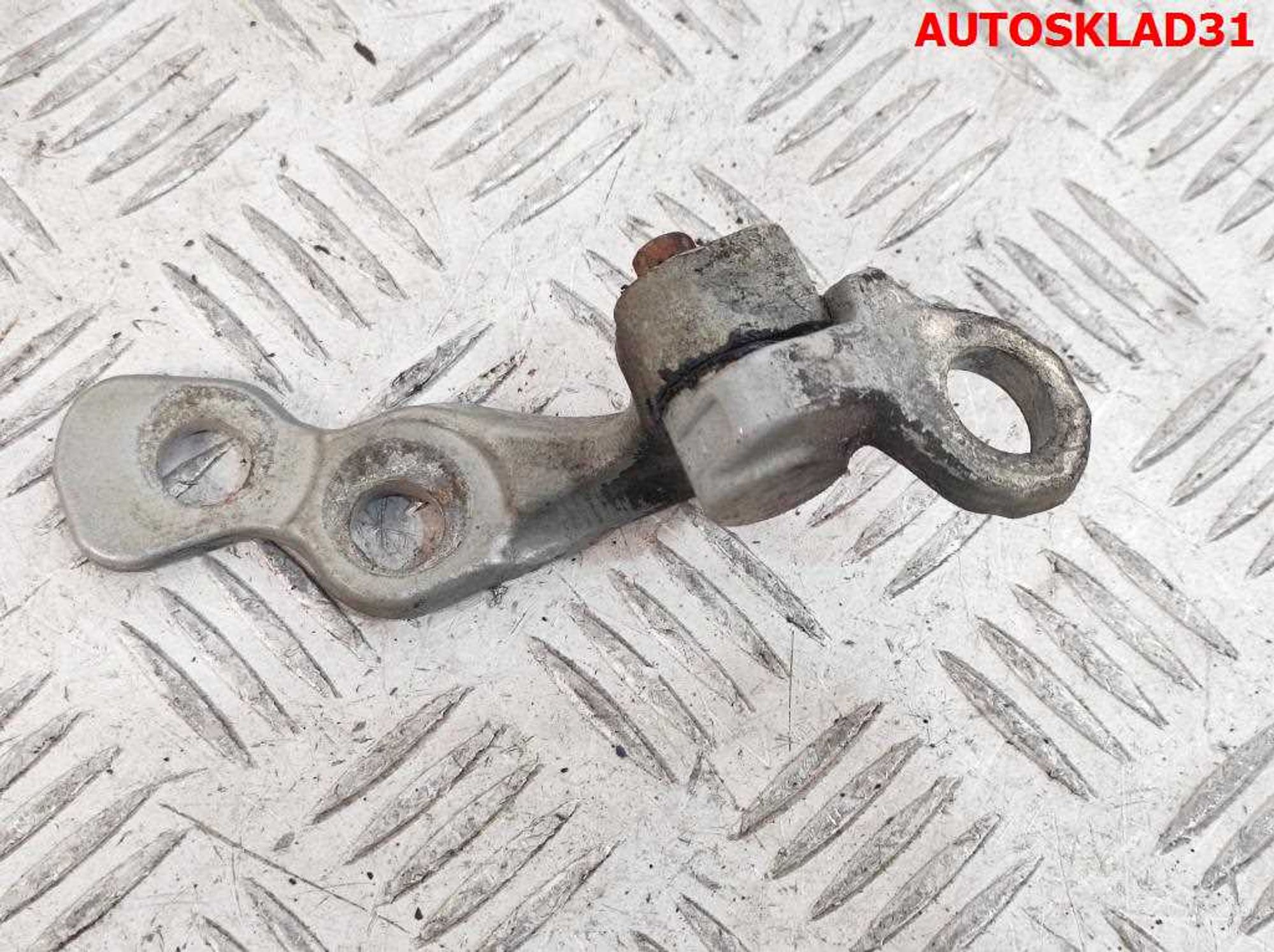 Петля двери передней правой верхняя Ford Focus 2 3M51R22800AE, 900 рублей, Дубовое