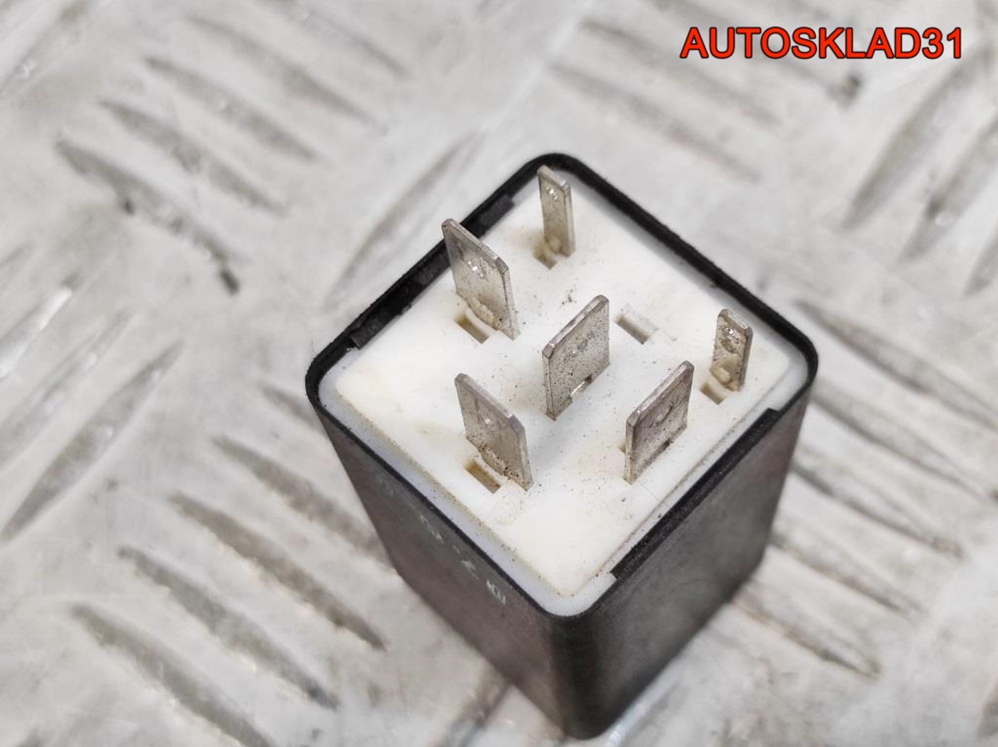 Реле бензонасоса 369 Audi 100 C4 4A0951253, 3000 рублей, Дубовое