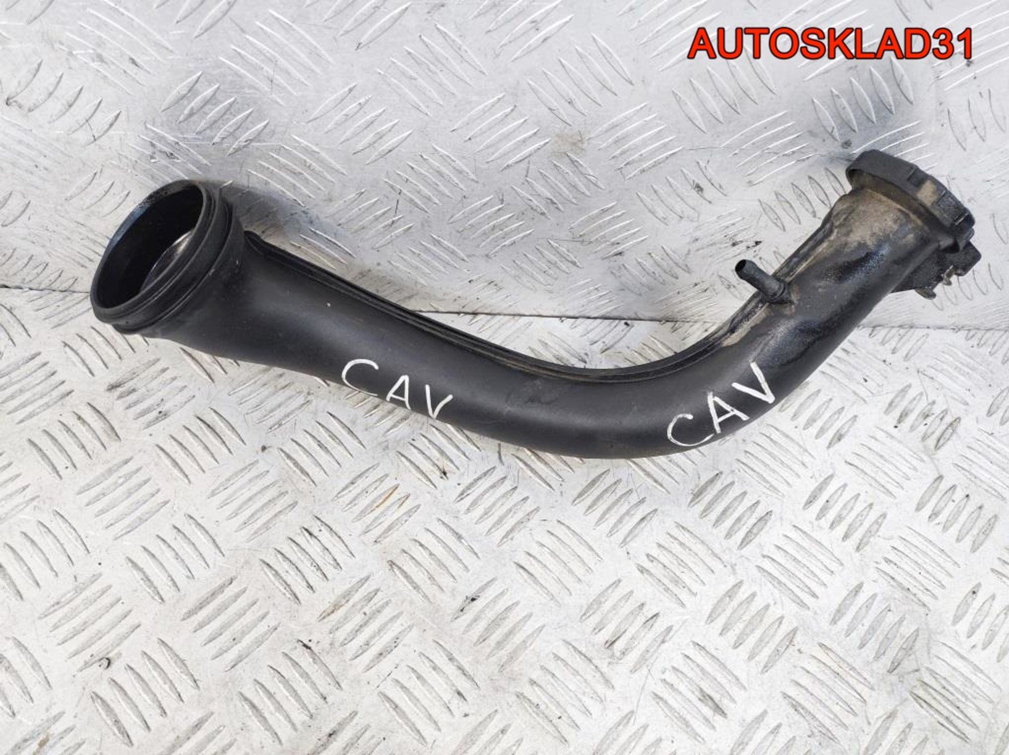 Патрубок воздушного фильтра VW Tiguan 03C145673M, 900 рублей, Дубовое