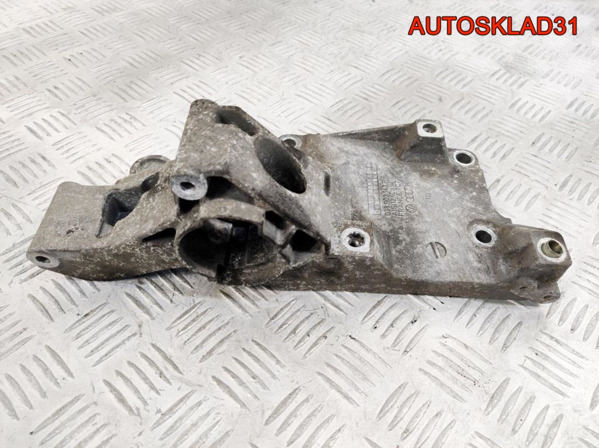 Кронштейн генератора VW Golf 4 1,9 ATD 038903143R, 600 рублей, Дубовое