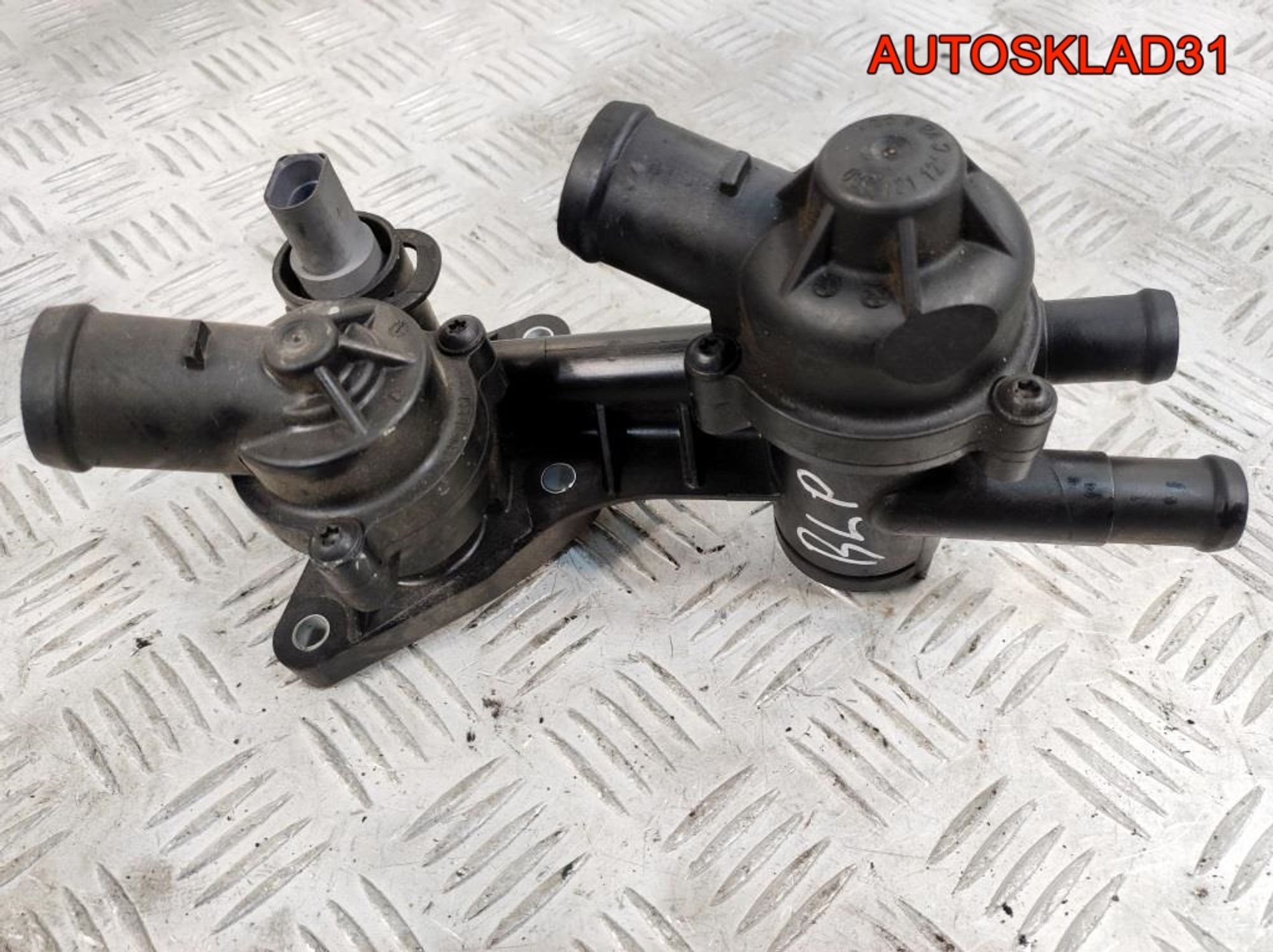 Корпус термостата VW Golf 5 1,6 BLP 03C121111H, 900 рублей, Дубовое