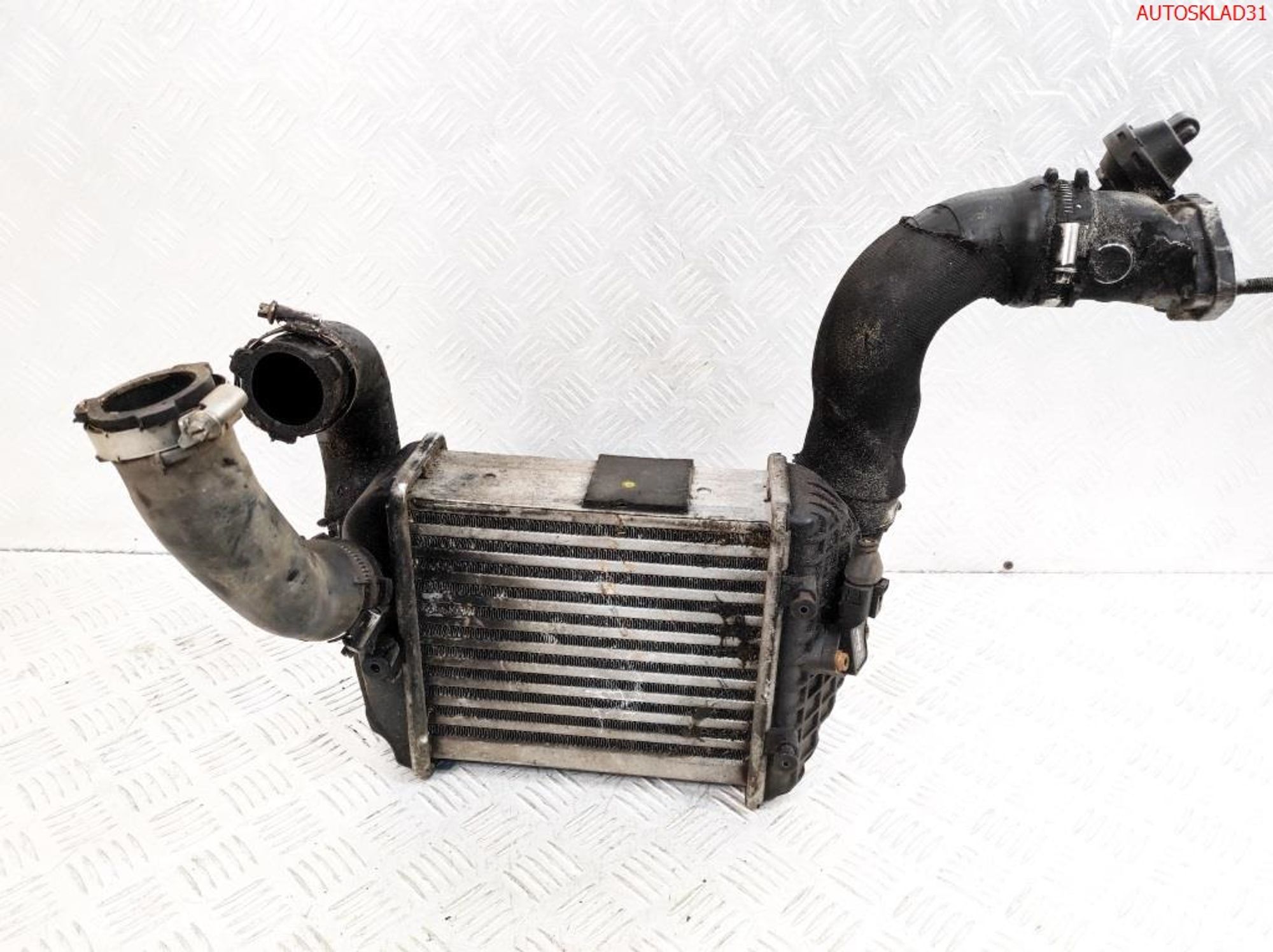 Интеркулер левый Audi A4 B6 2,5 Дизель 8E0145805P, 5000 рублей, Дубовое