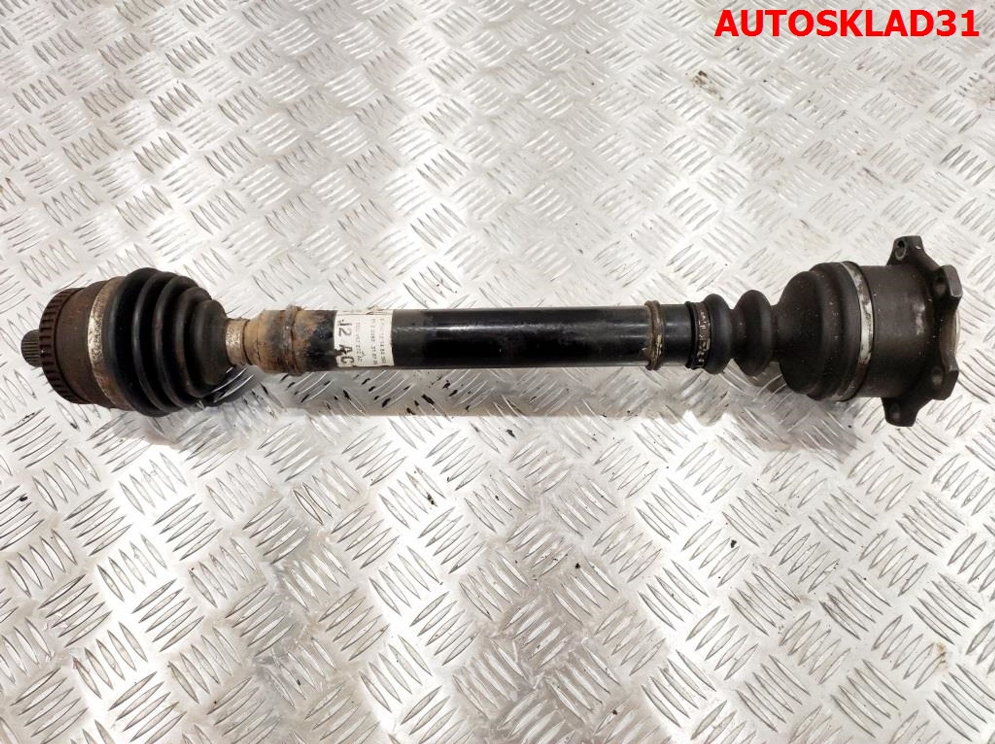 Полуось передняя правая Audi A4 B5 1,8 ADR АКПП 8D0407272AC, 3600 рублей, Дубовое
