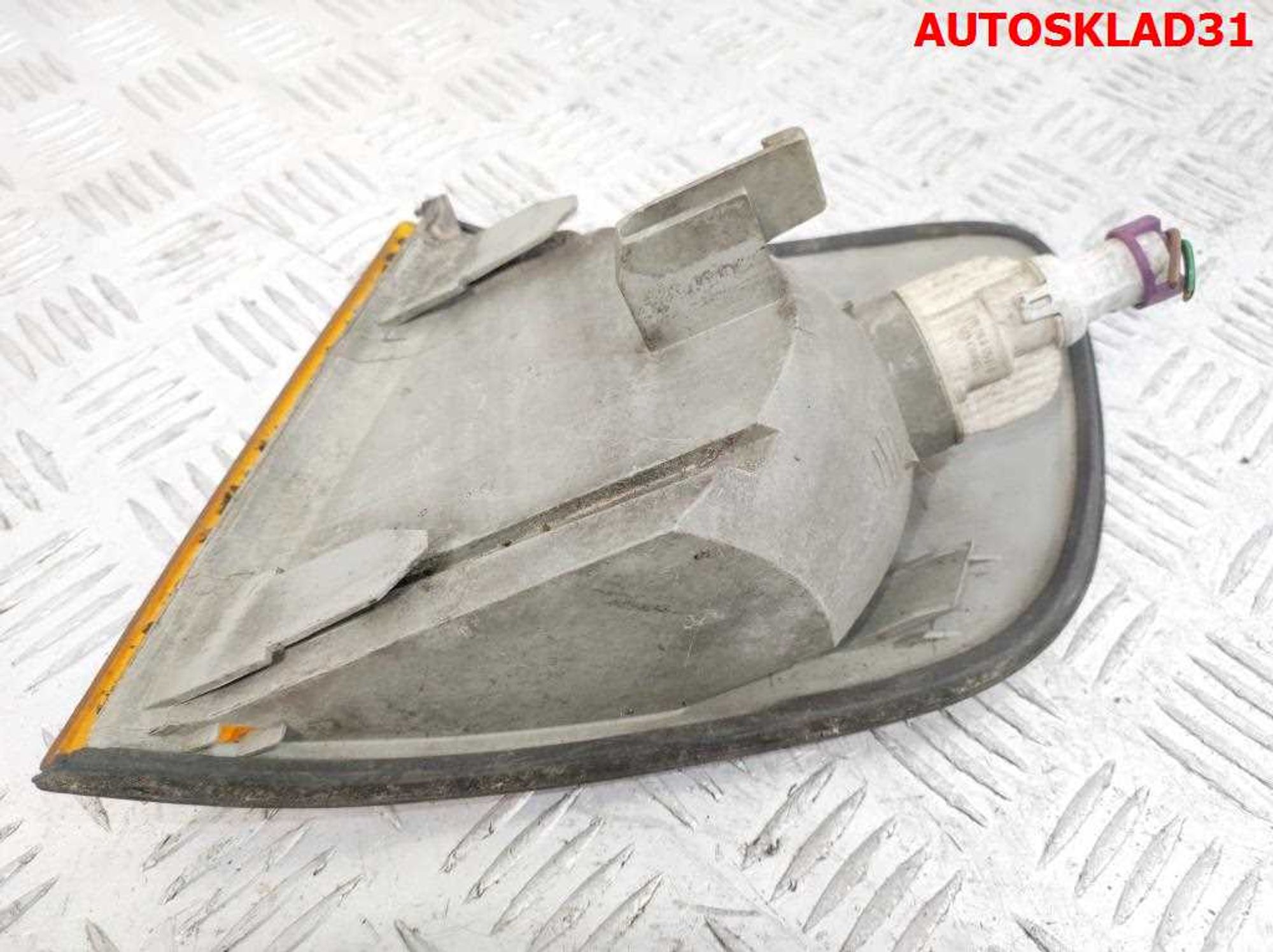 Указатель поворота правый жёлтый Audi 100 C4 137984, 1000 рублей, Дубовое